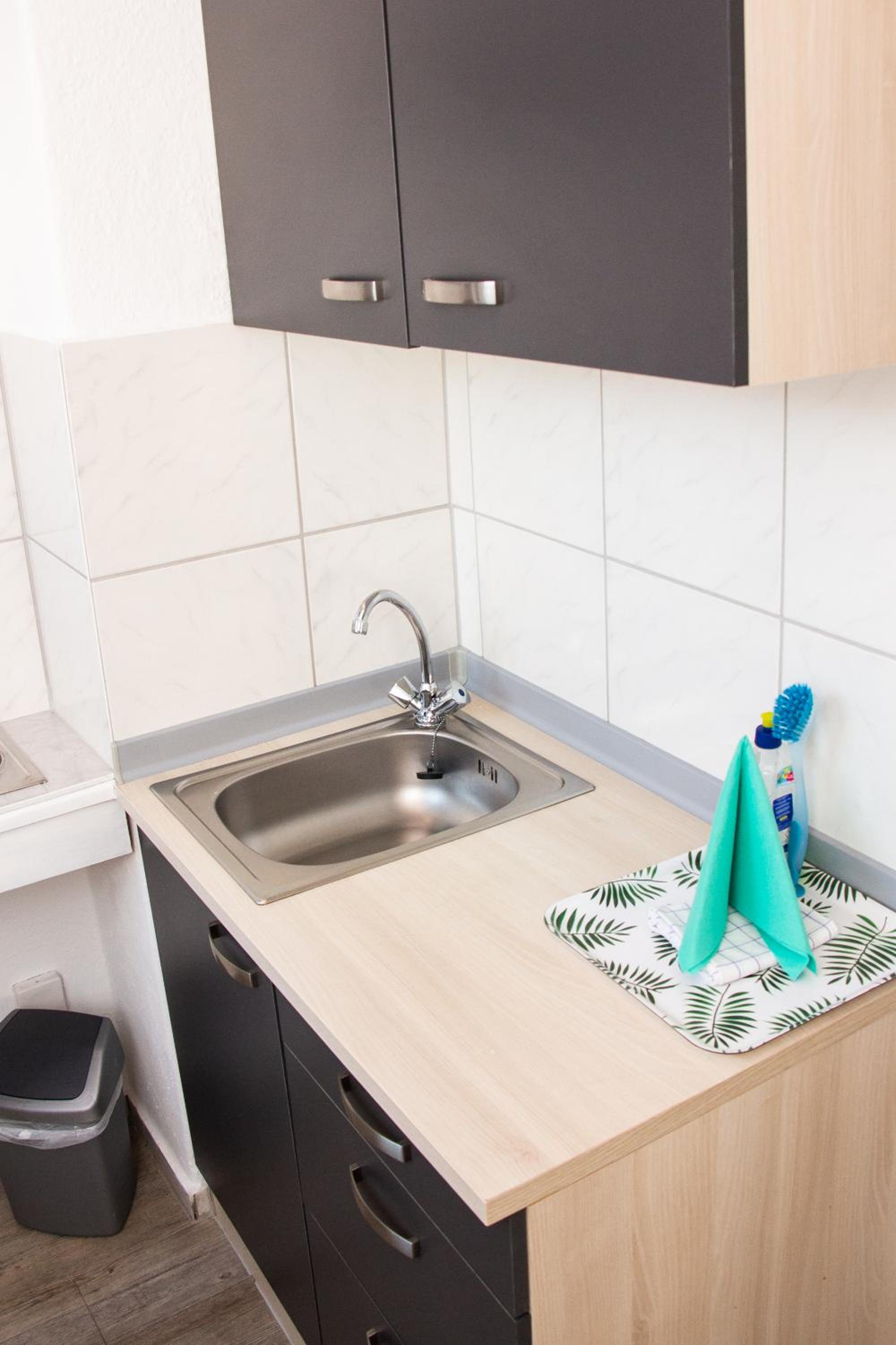 Apartment with Shower - Photo 4