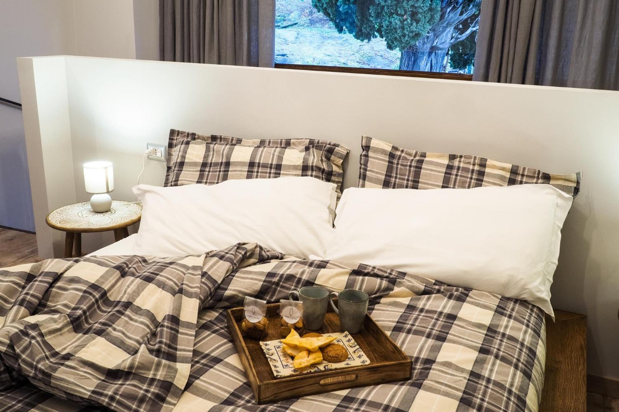 Quadruple Room with Lake View - Photo 1