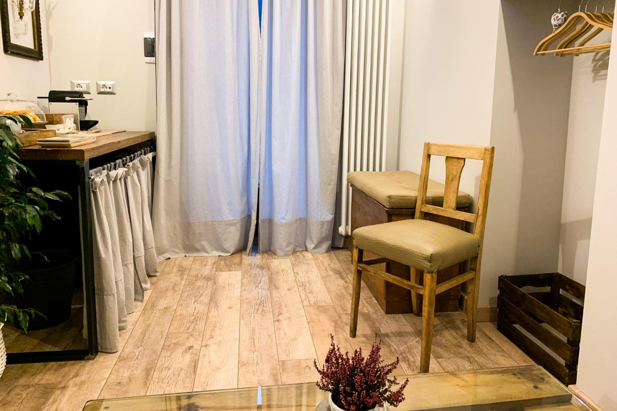 Quadruple Room with Lake View - Photo 7