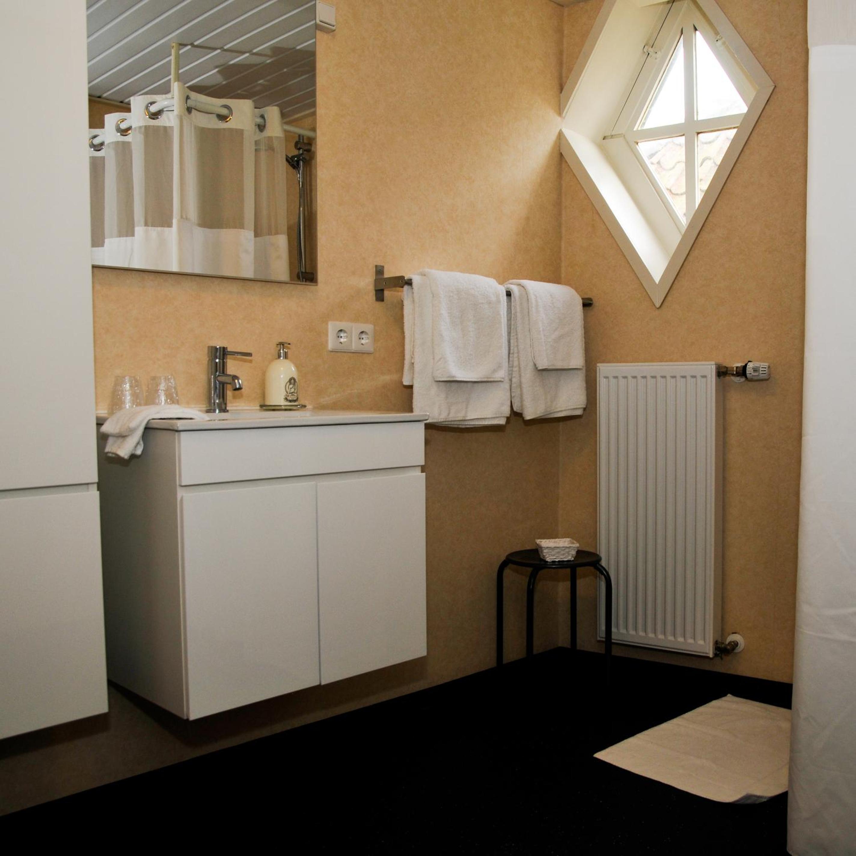 Double Room - Photo 5