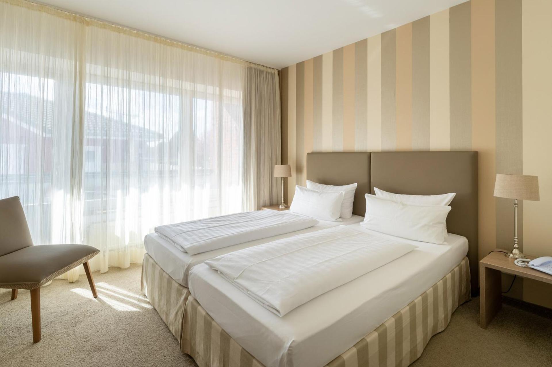 Standard Double Room thumbnail 5