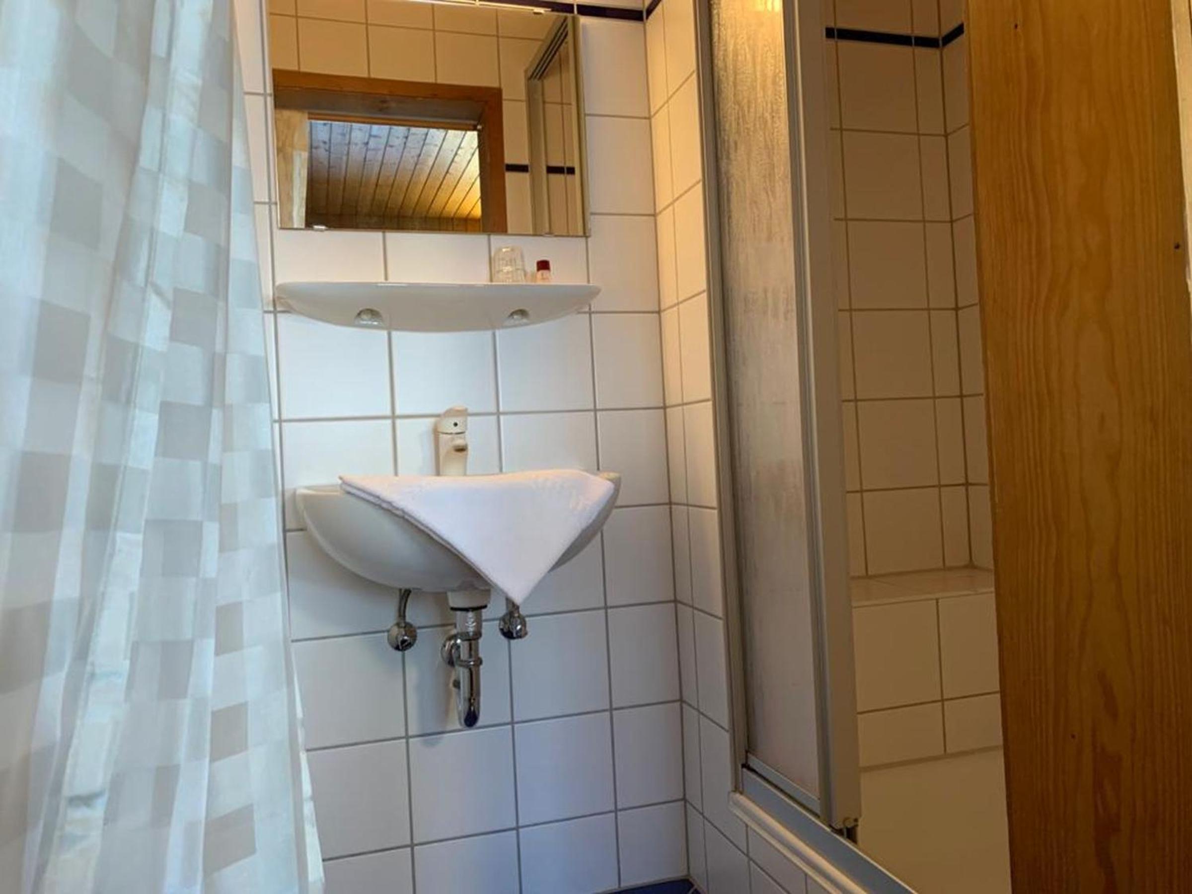 Deluxe Double Room with Shower photo 2