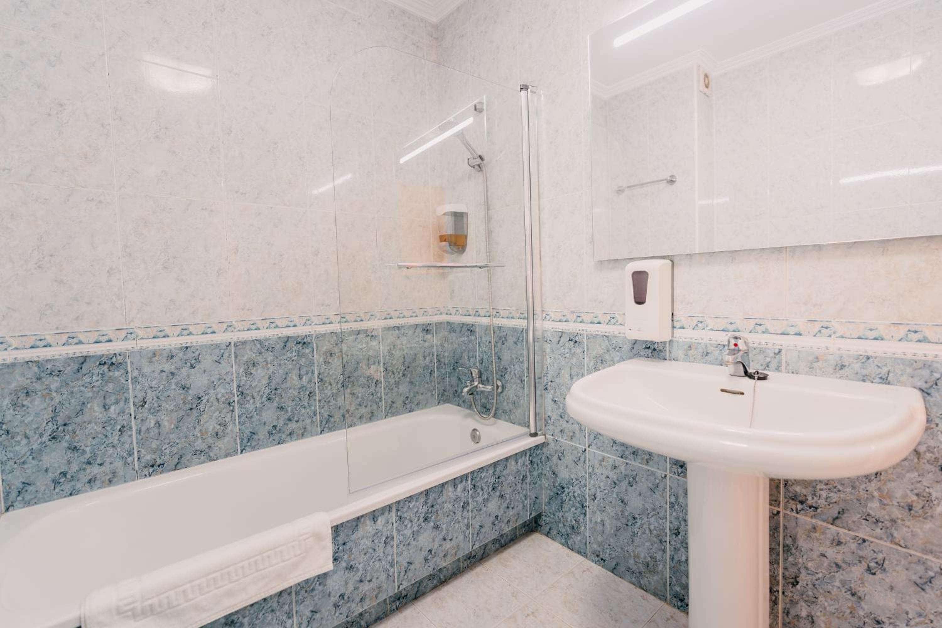 Family Room with Private Bathroom - Photo 8