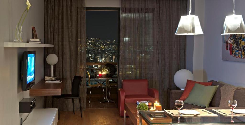 One-Bedroom Suite - Photo 5