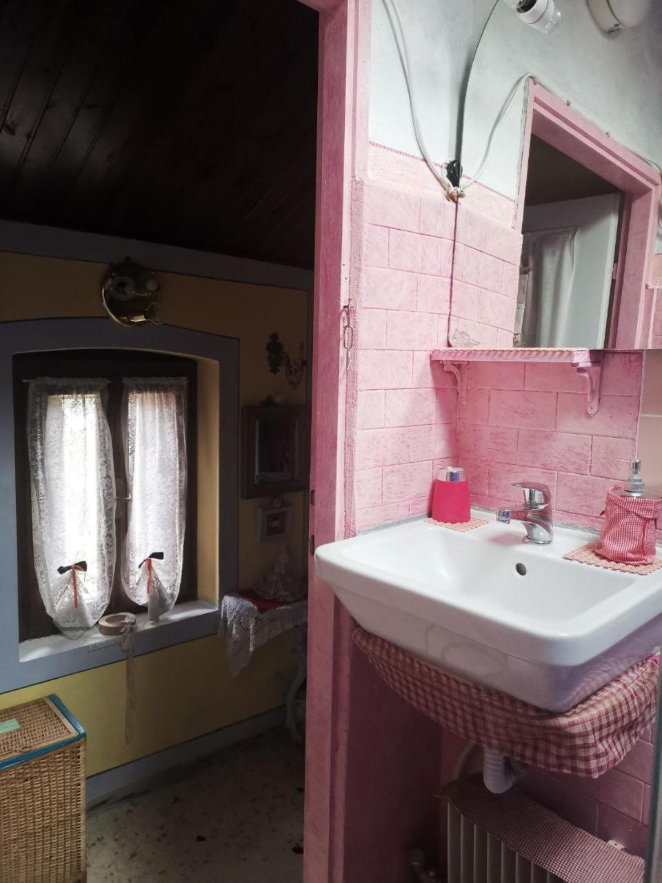 Double Room with Shared Bathroom photo 2