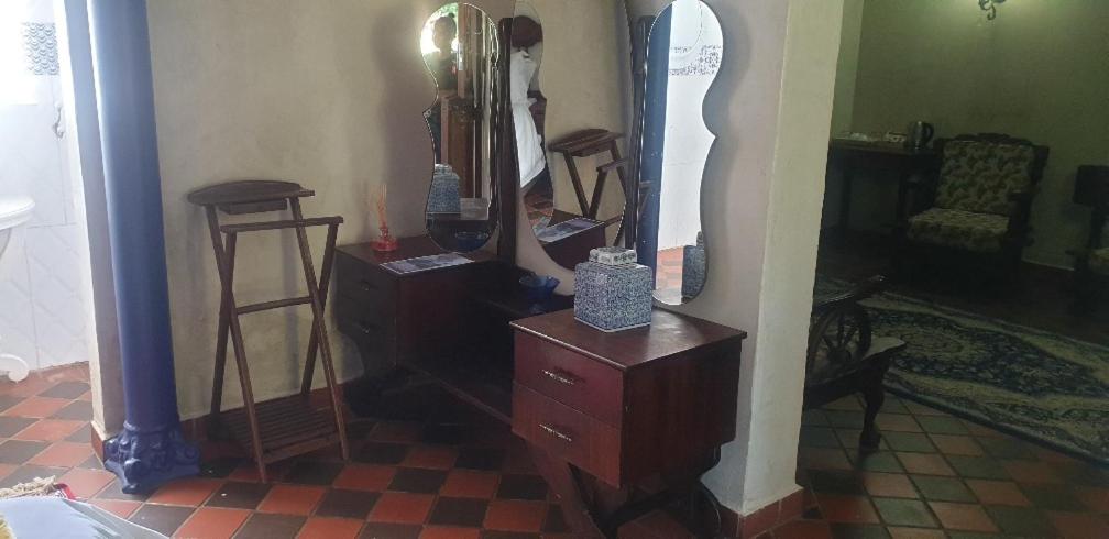 Deluxe Queen Room - Photo 9
