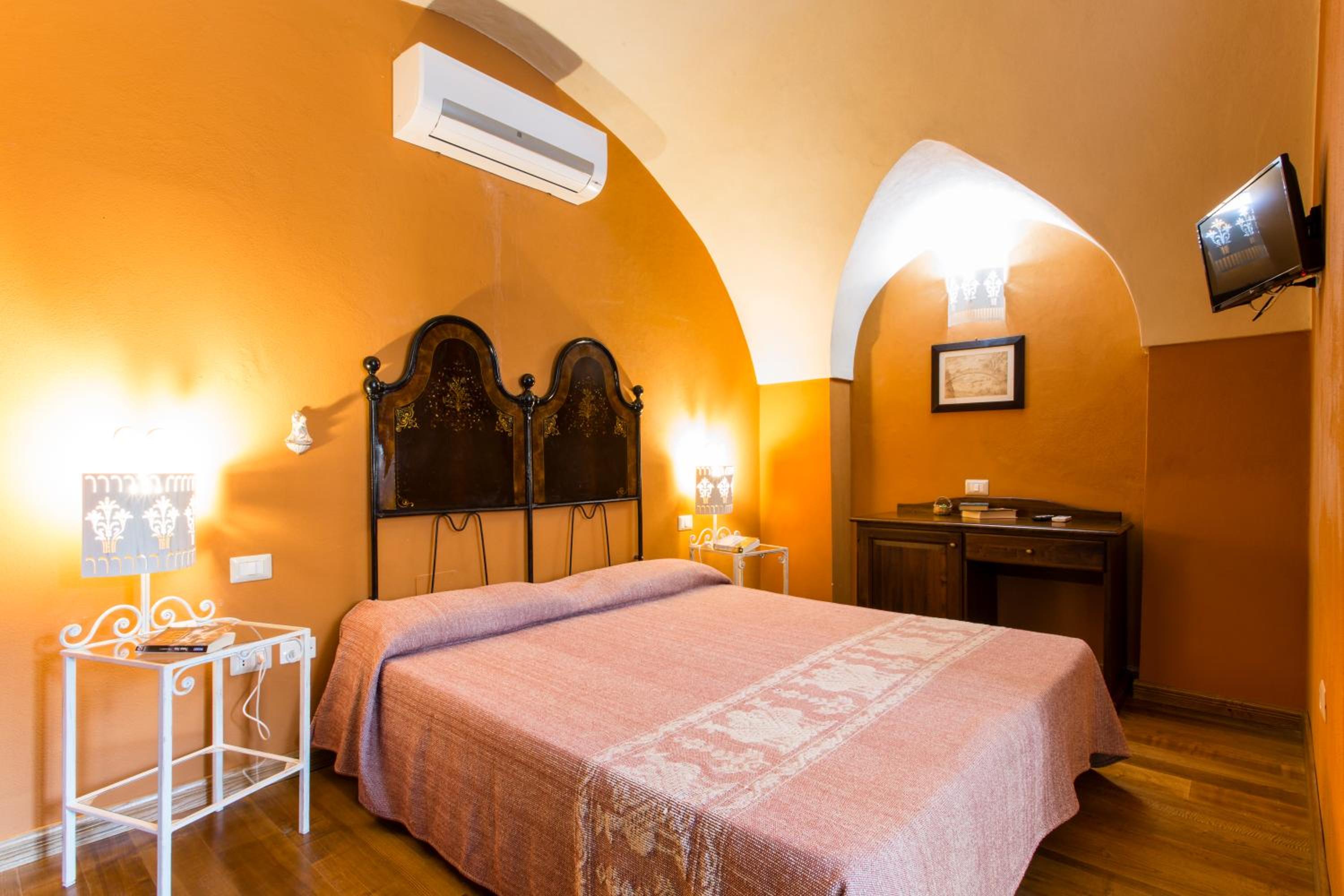 Double or Twin Room - Photo 6