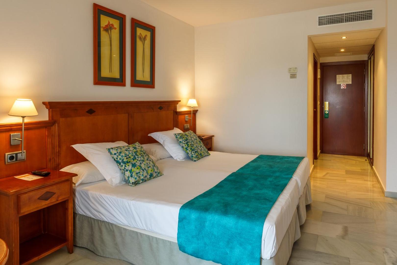 Double or Twin Room with Balcony - Photo 7