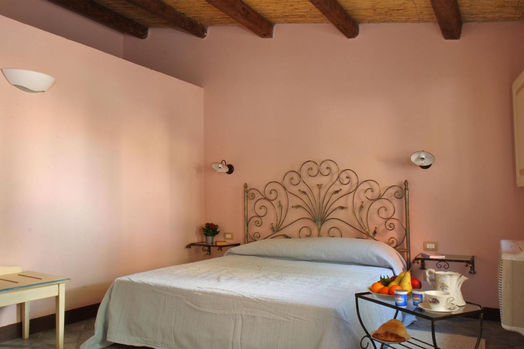 Double or Twin Room with Garden View - Photo 11