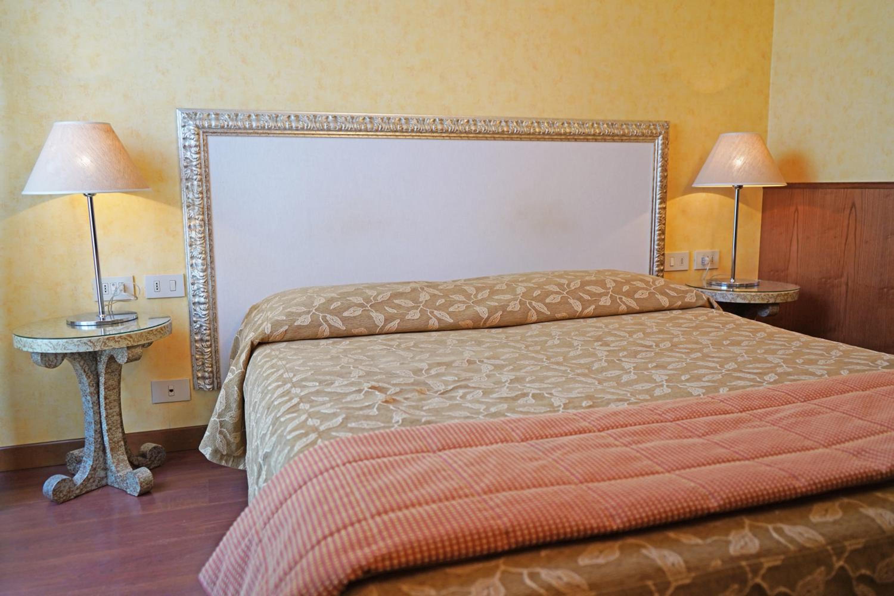 Standard Double Room - Photo 4