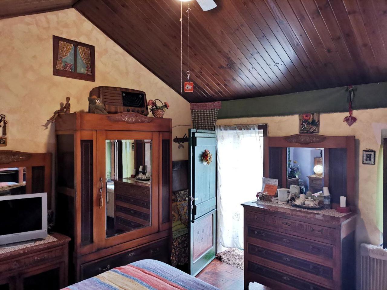 Double Room with Shared Bathroom photo 2