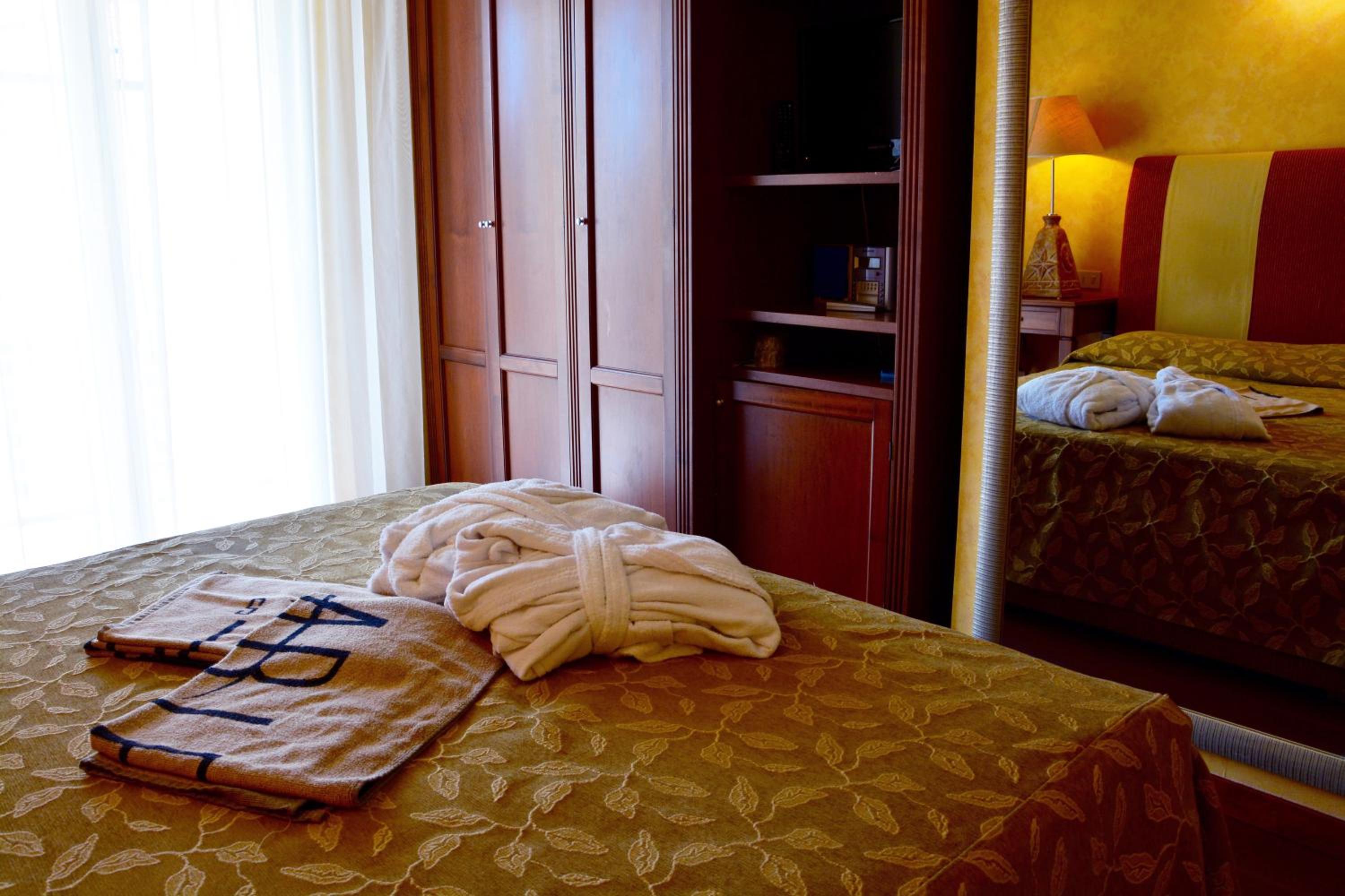 Standard Double Room - Photo 2