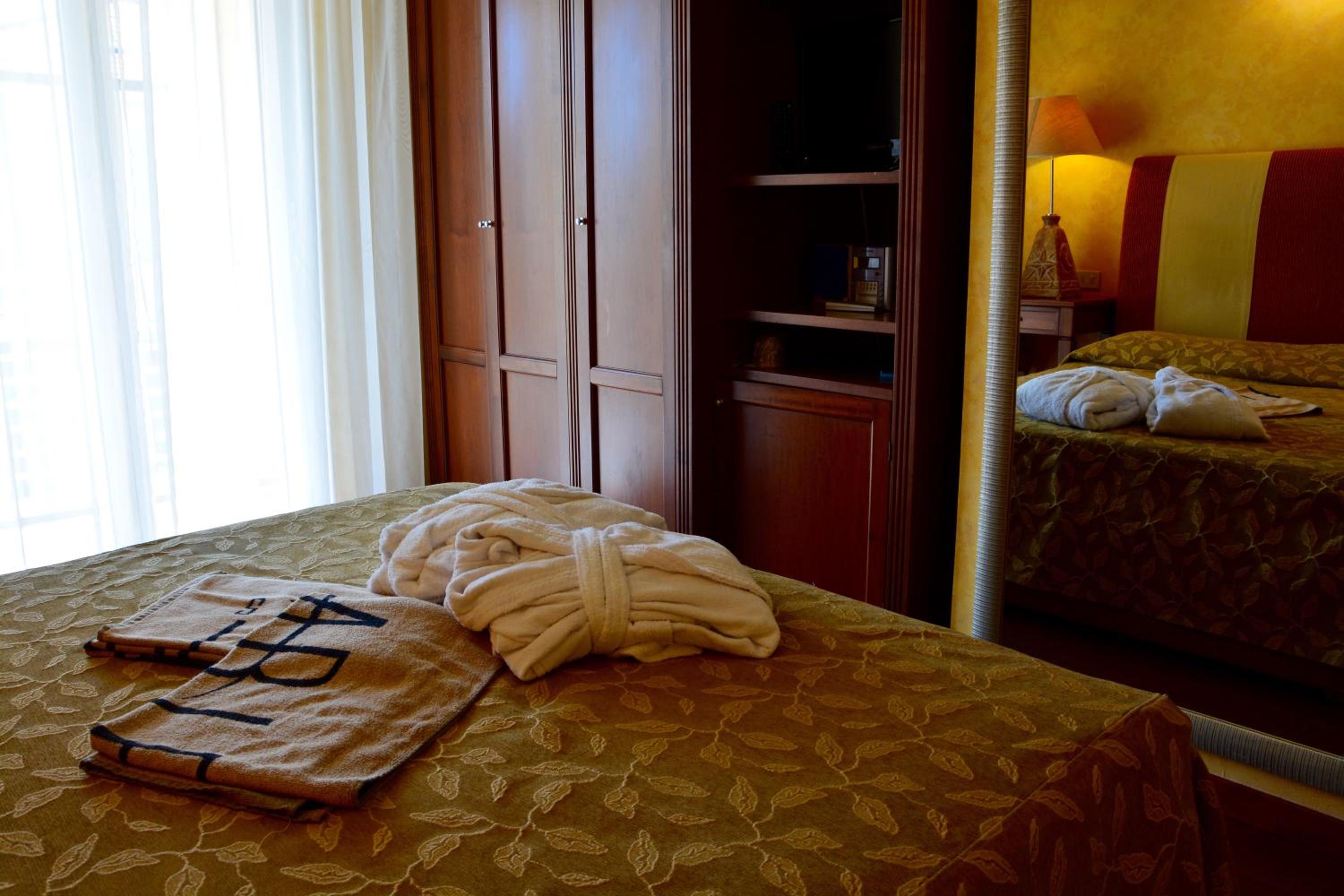 Standard Quadruple Room - Photo 4