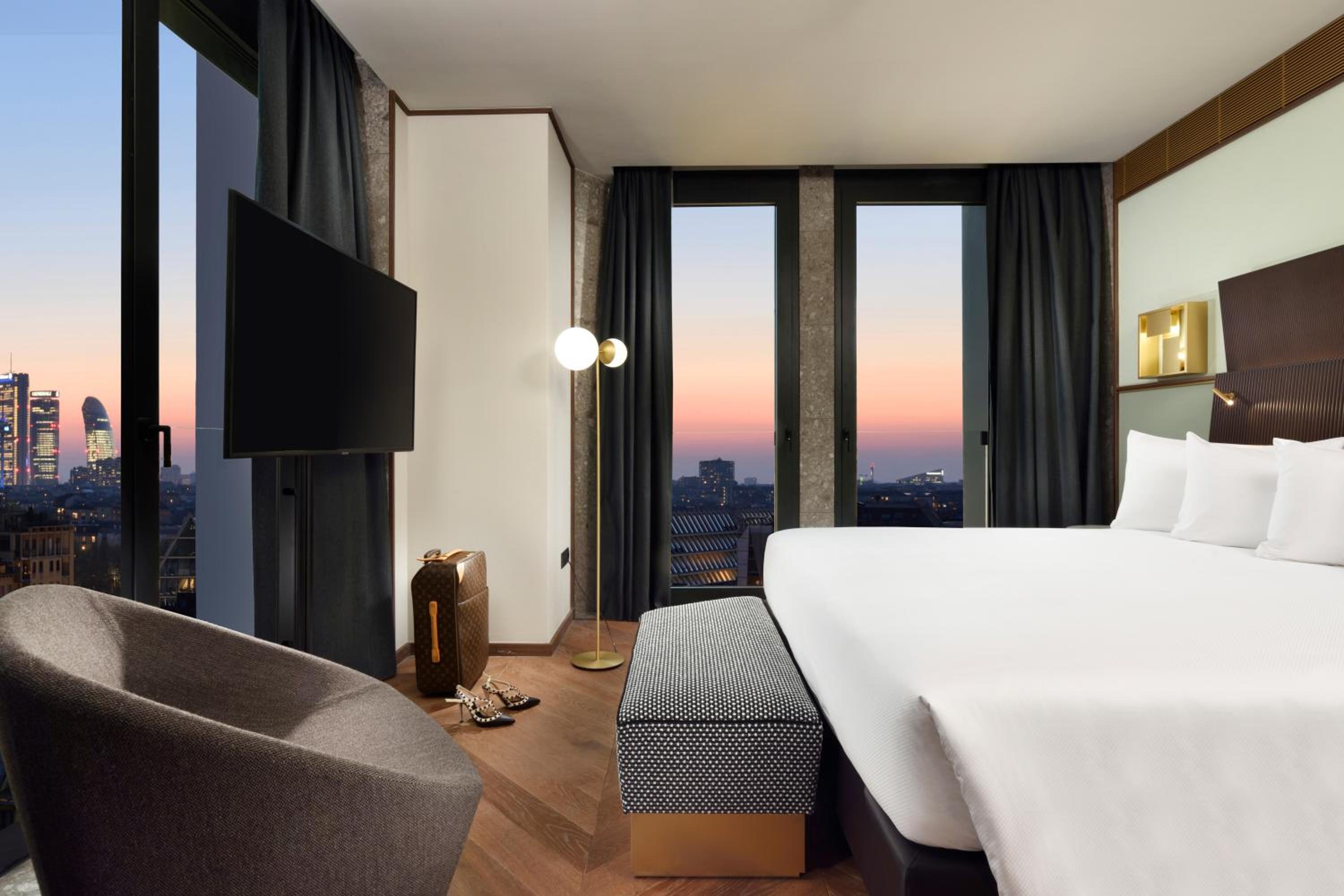 Suite V-Floor with City View