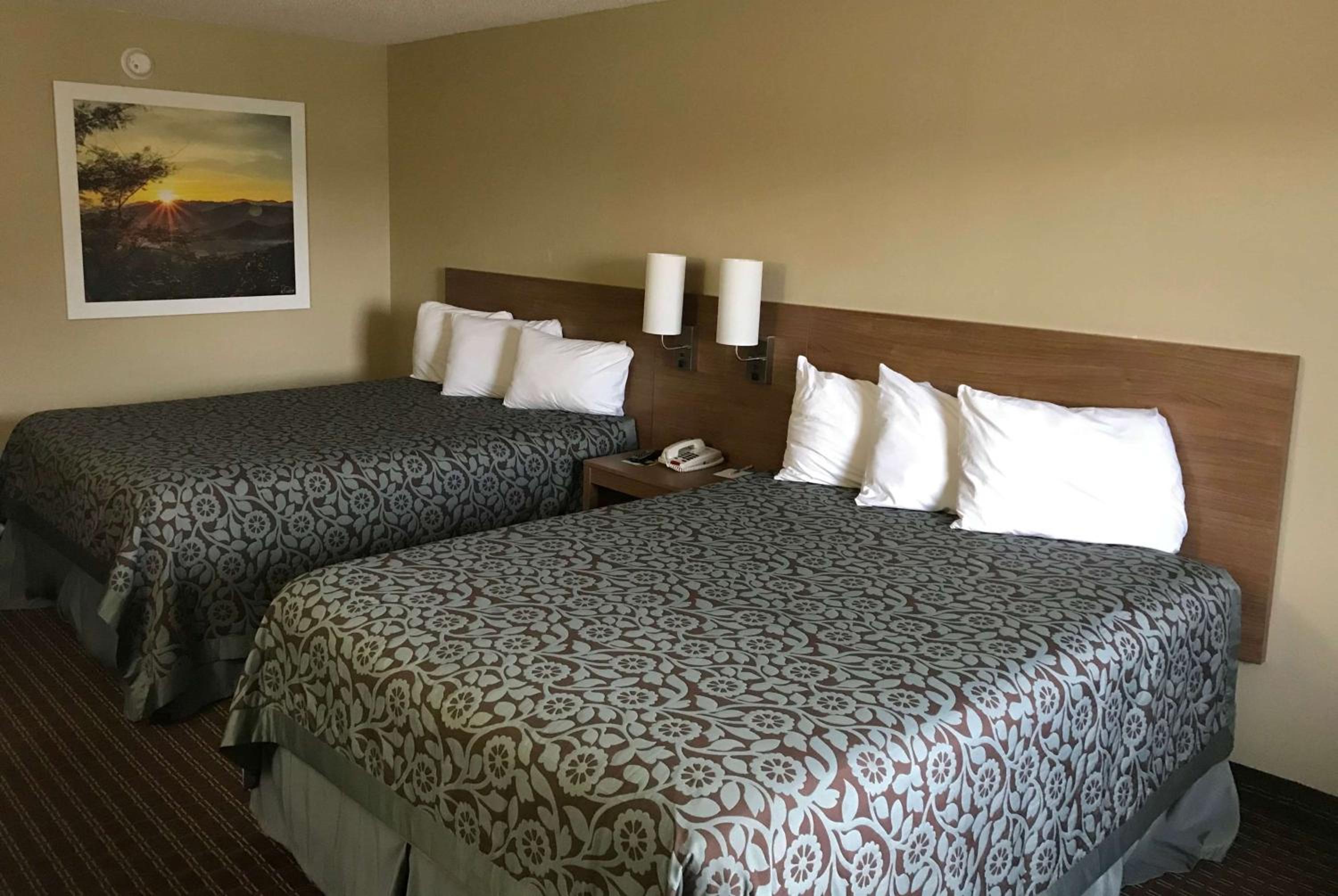 Queen Room with Two Queen Beds - Smoking - Photo 1