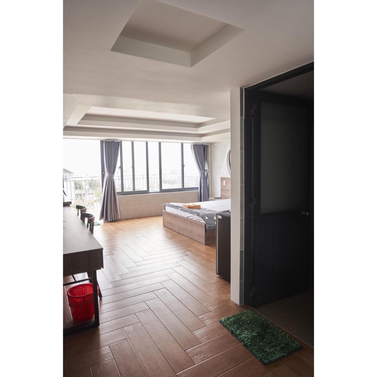 Family Room with Balcony photo 3