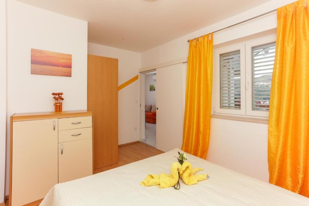 One-Bedroom Apartment with Terrace thumbnail 6