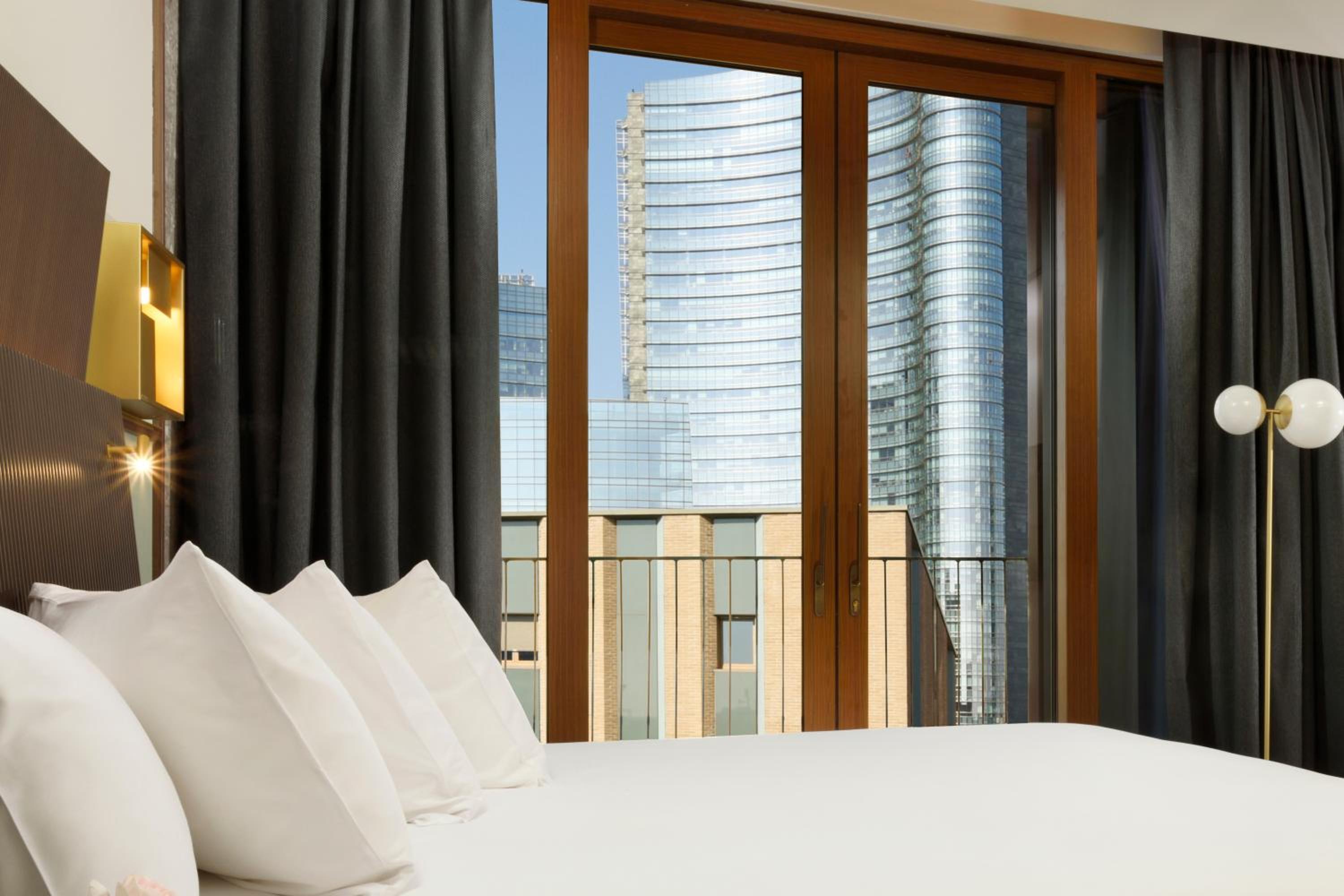 Club Double Room with Extra Bed with City View