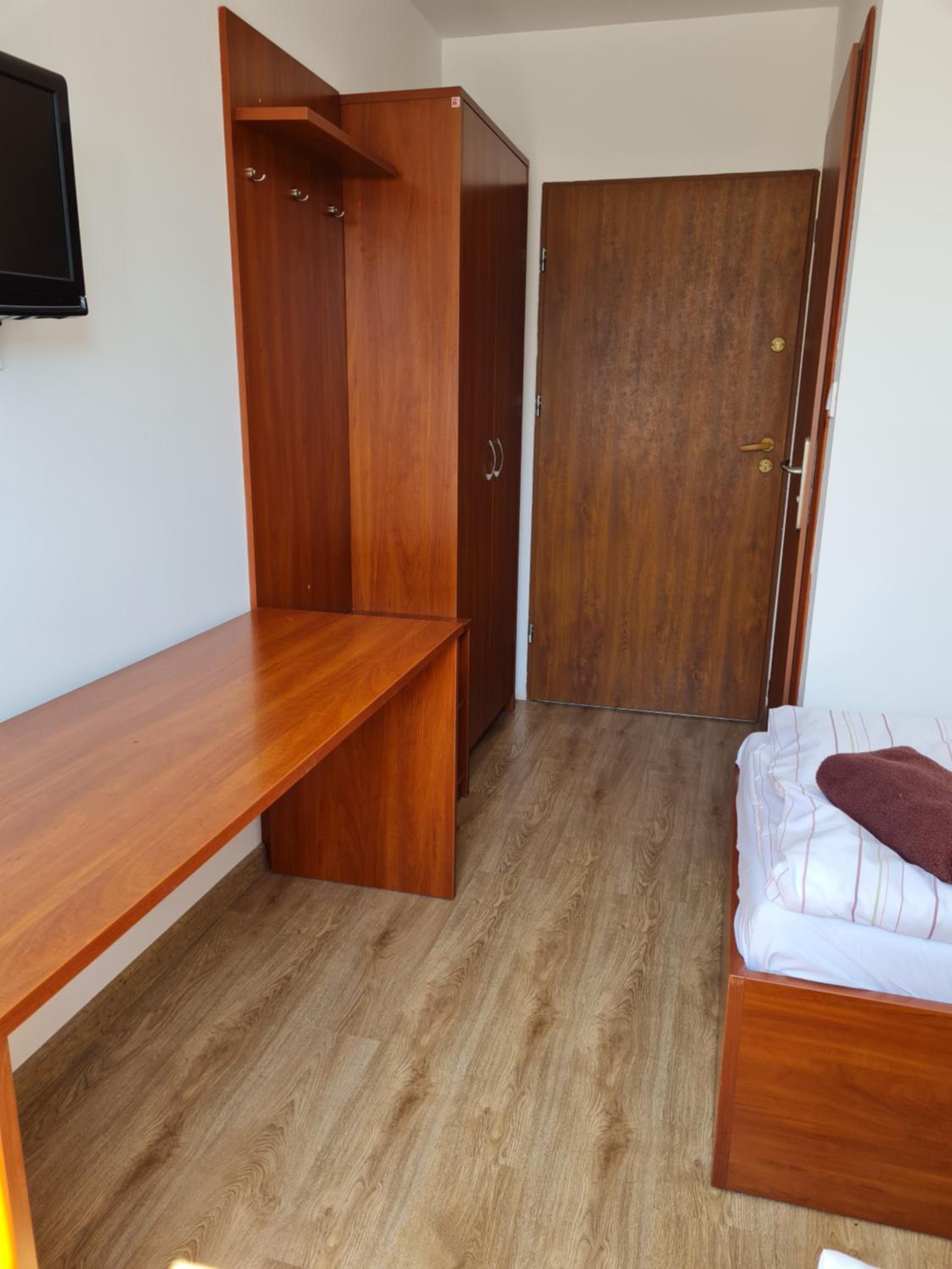 Standard Twin Room - Photo 3