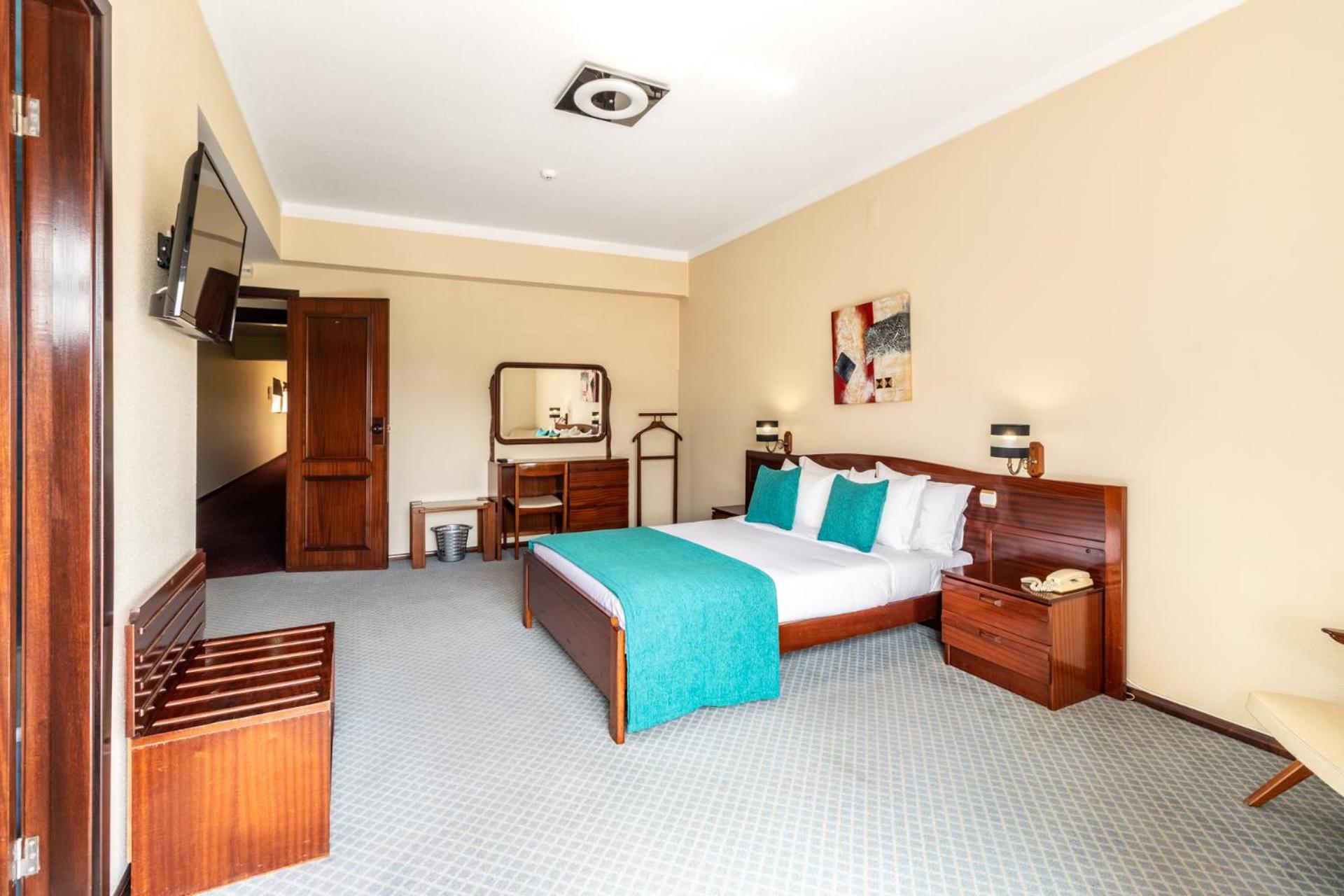 Deluxe Double Room - Photo 8
