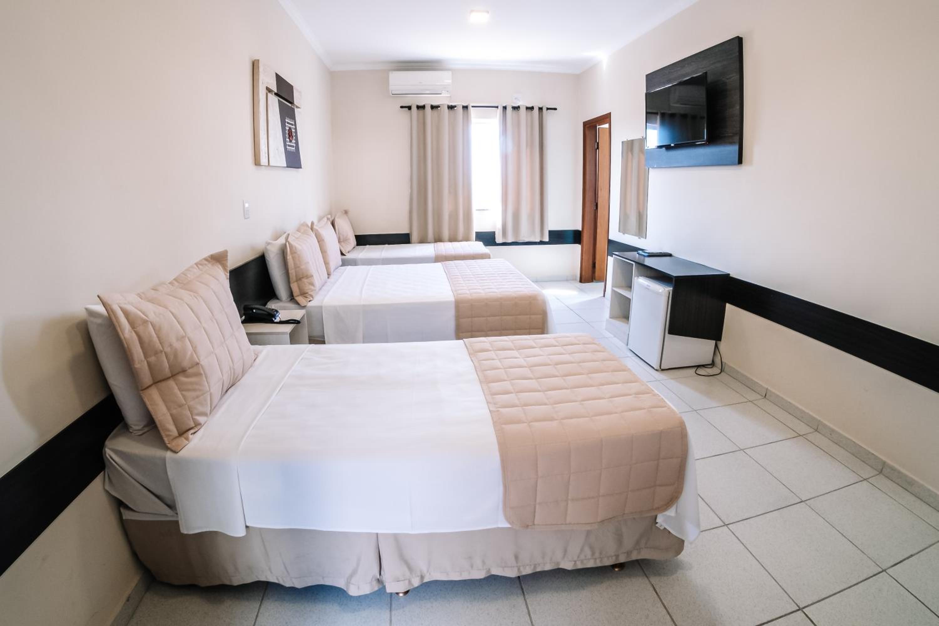 Standard Quadruple Room - Photo 6