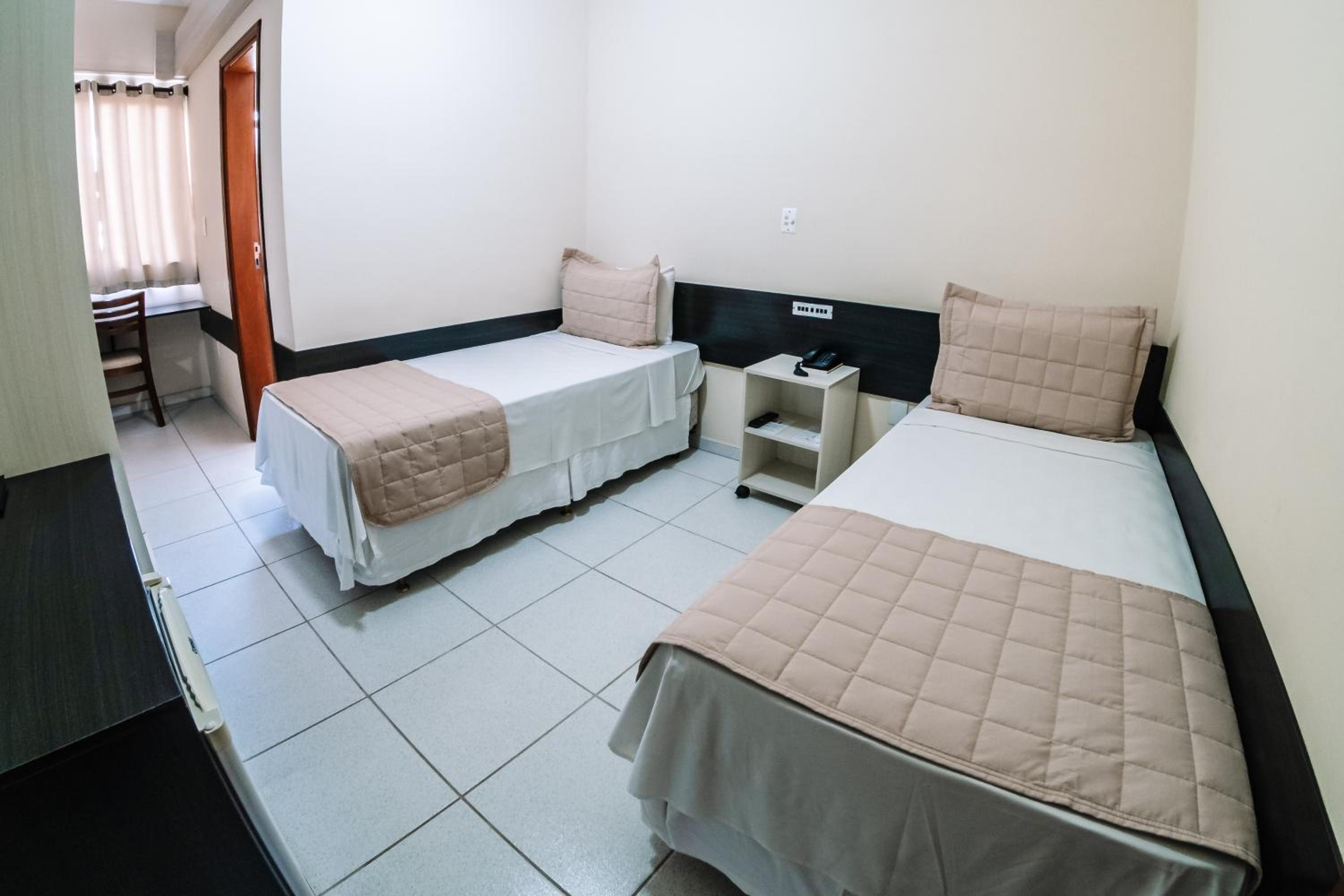Standard Twin Room - Photo 2