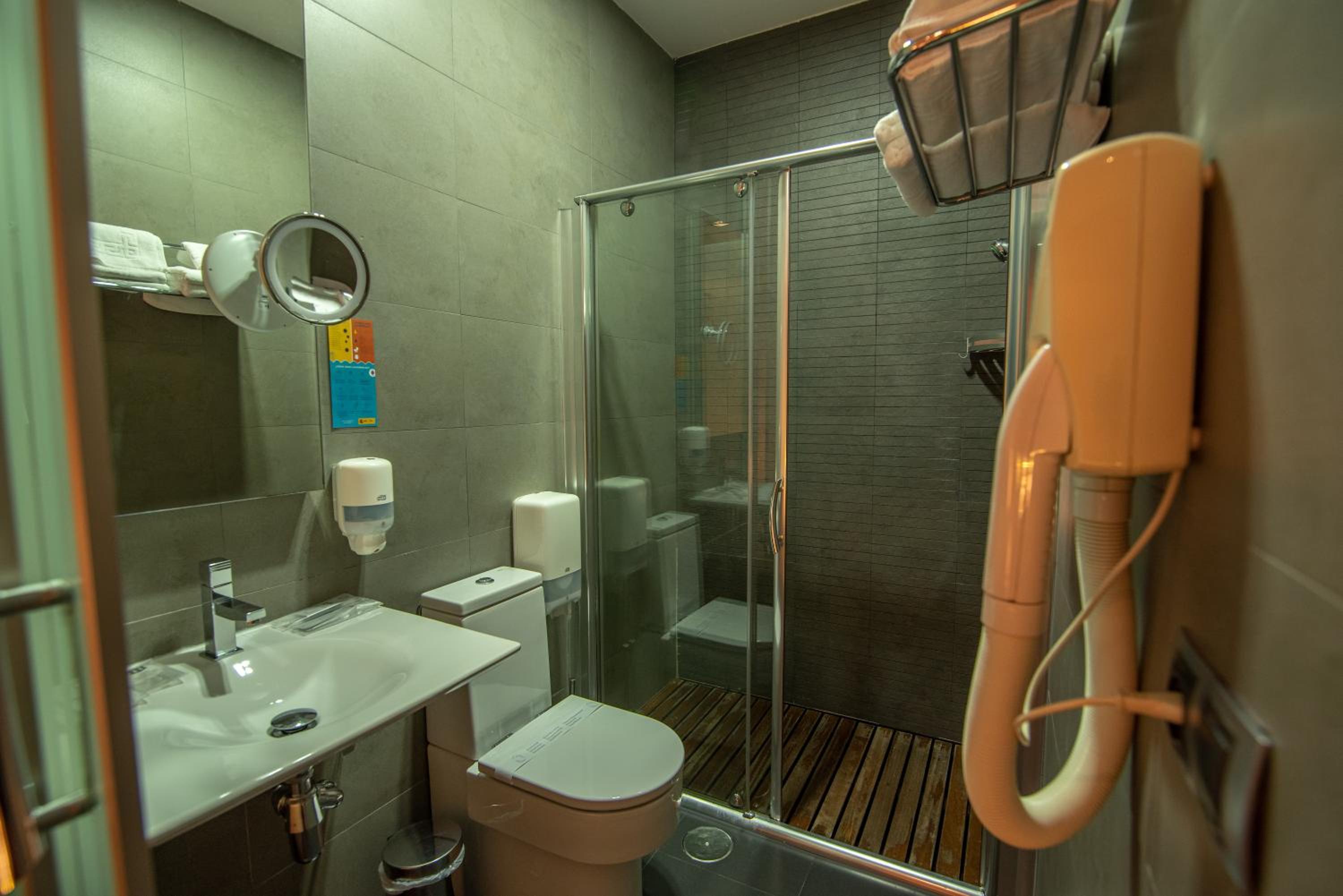Double Room - Photo 9