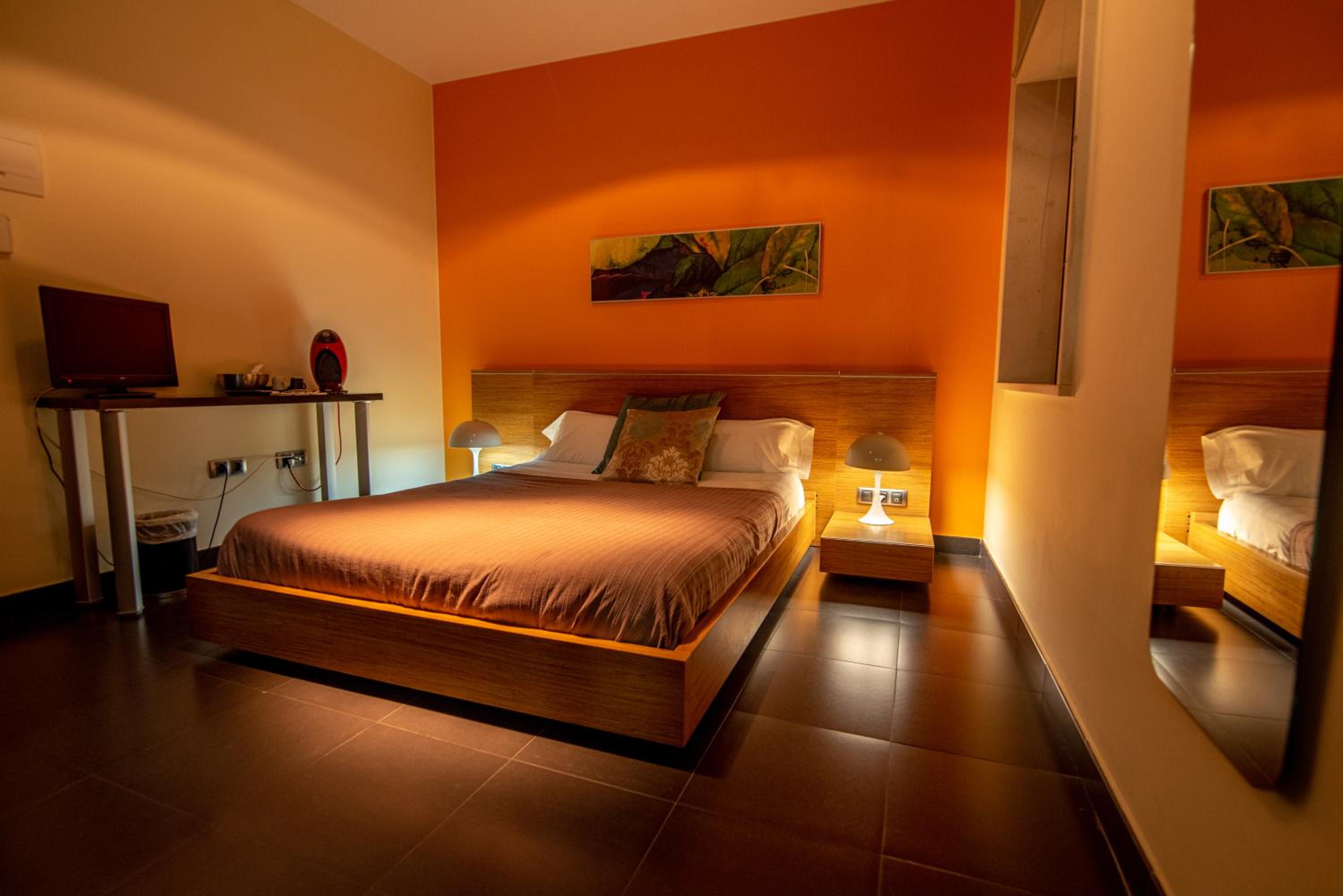 Double Room - Photo 15