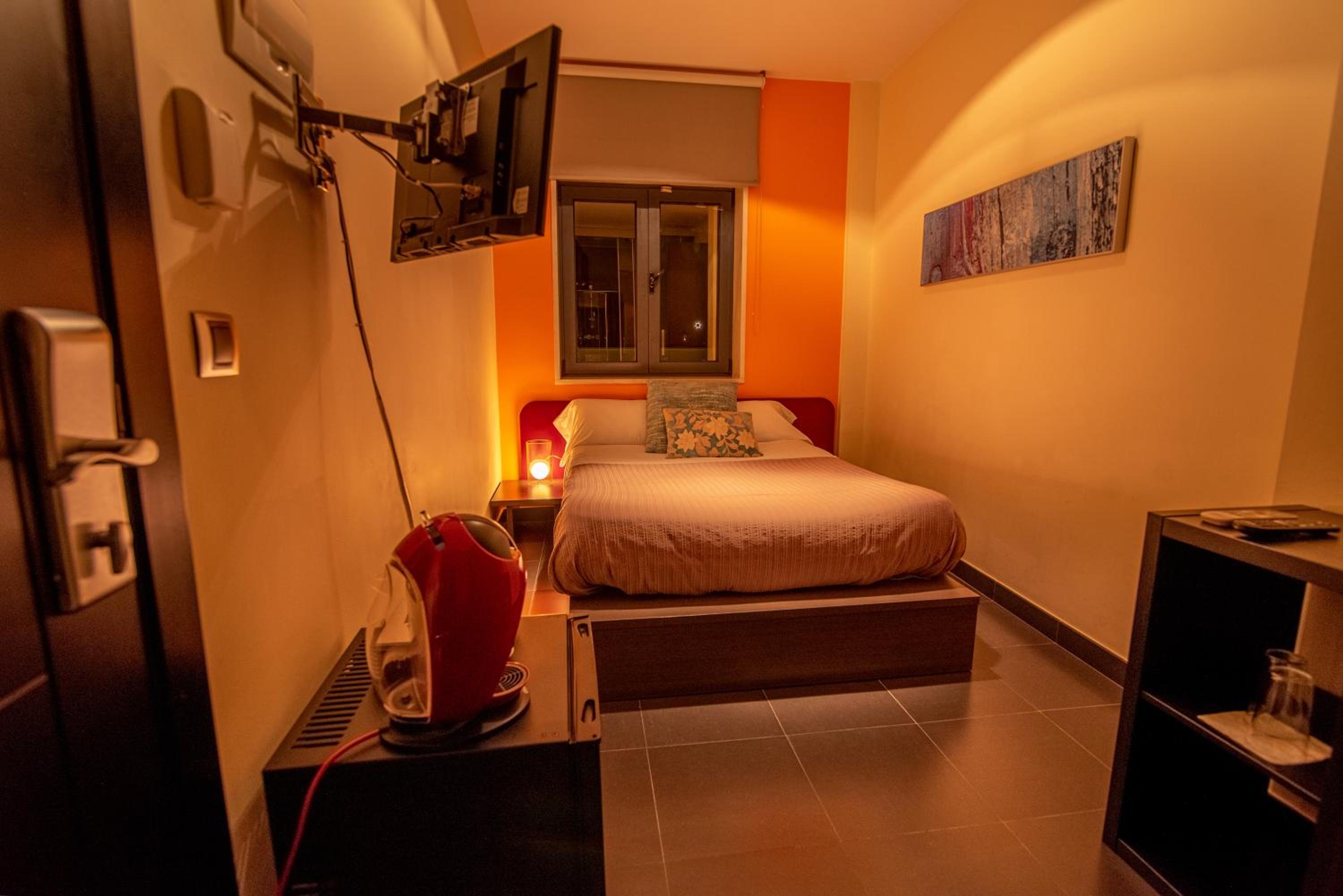 Budget Double Room - Photo 4