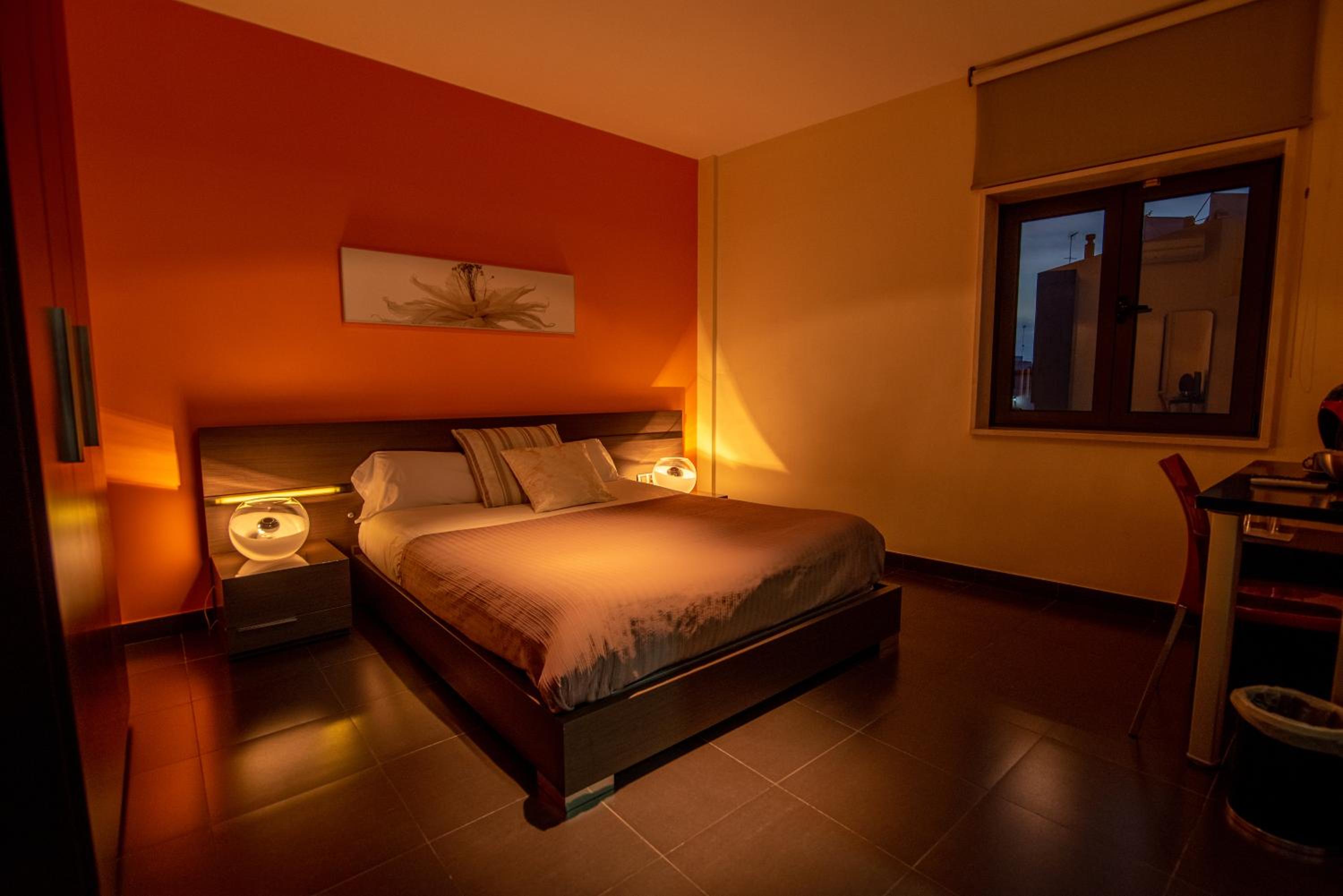 Double Room - Photo 16