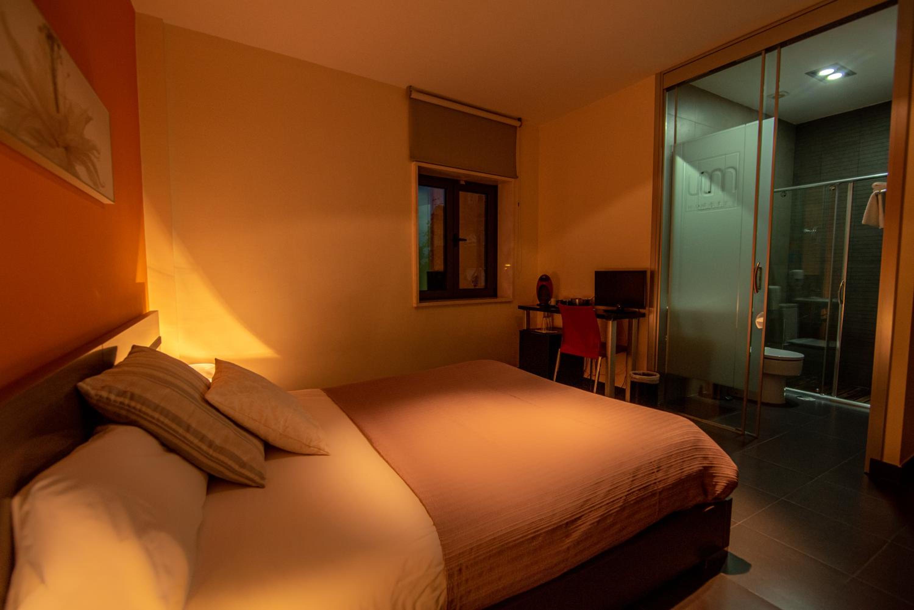 Double Room - Photo 17