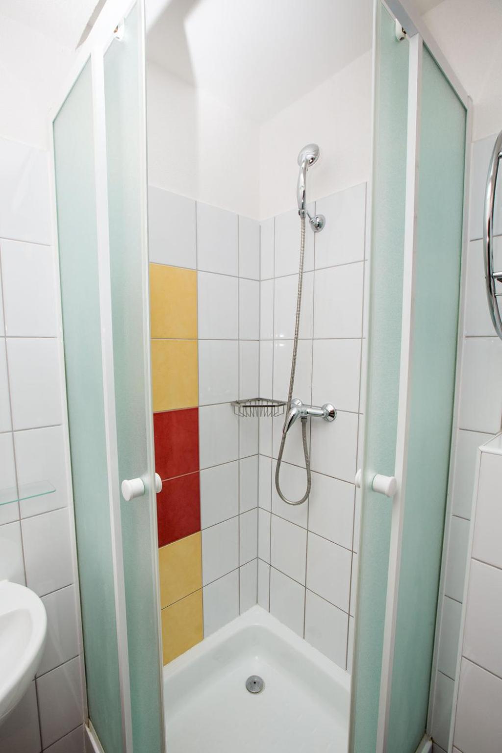 Economy Room without Private Bathroom photo 3