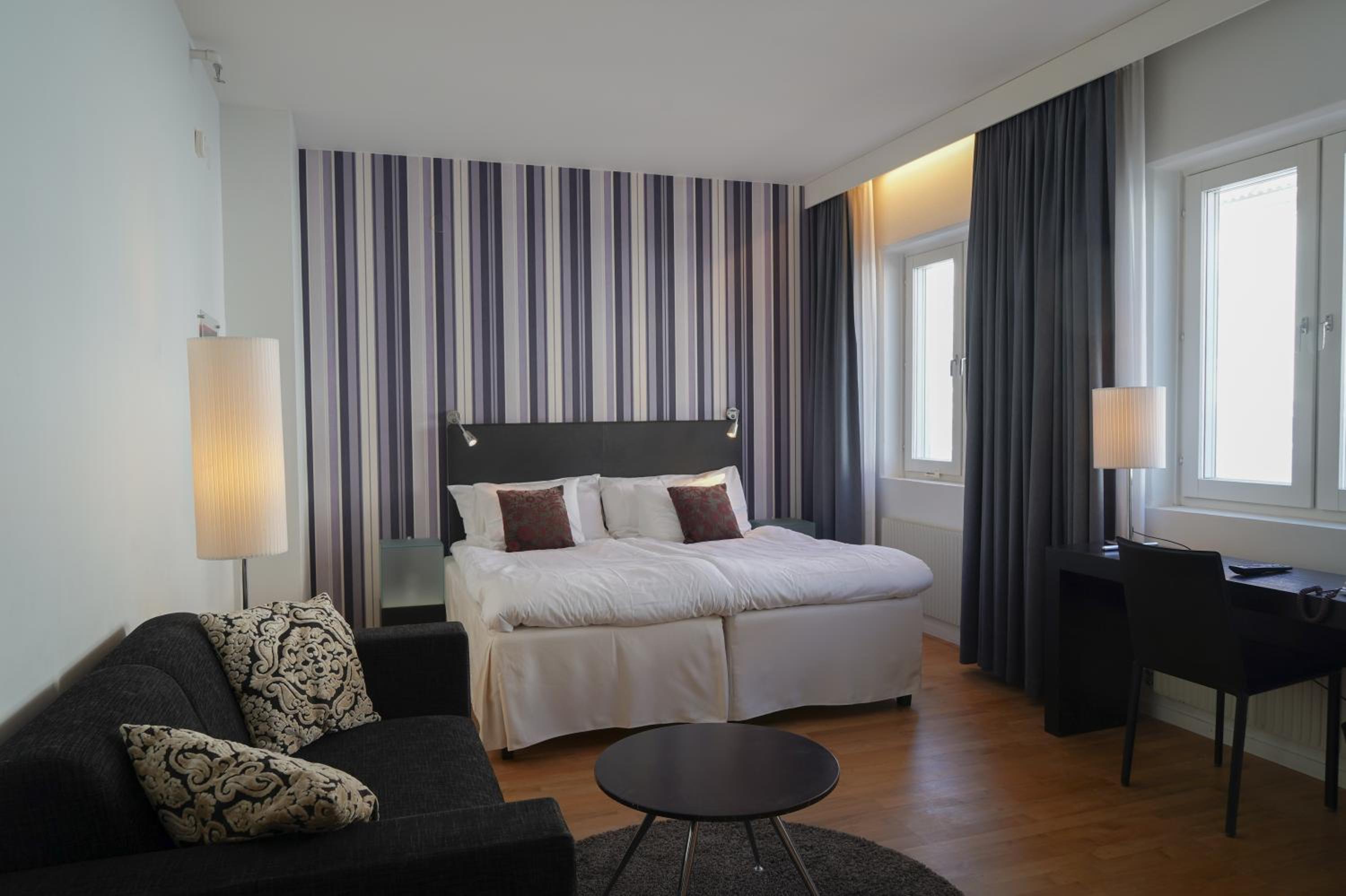Superior King Room - Non-Smoking - Photo 3