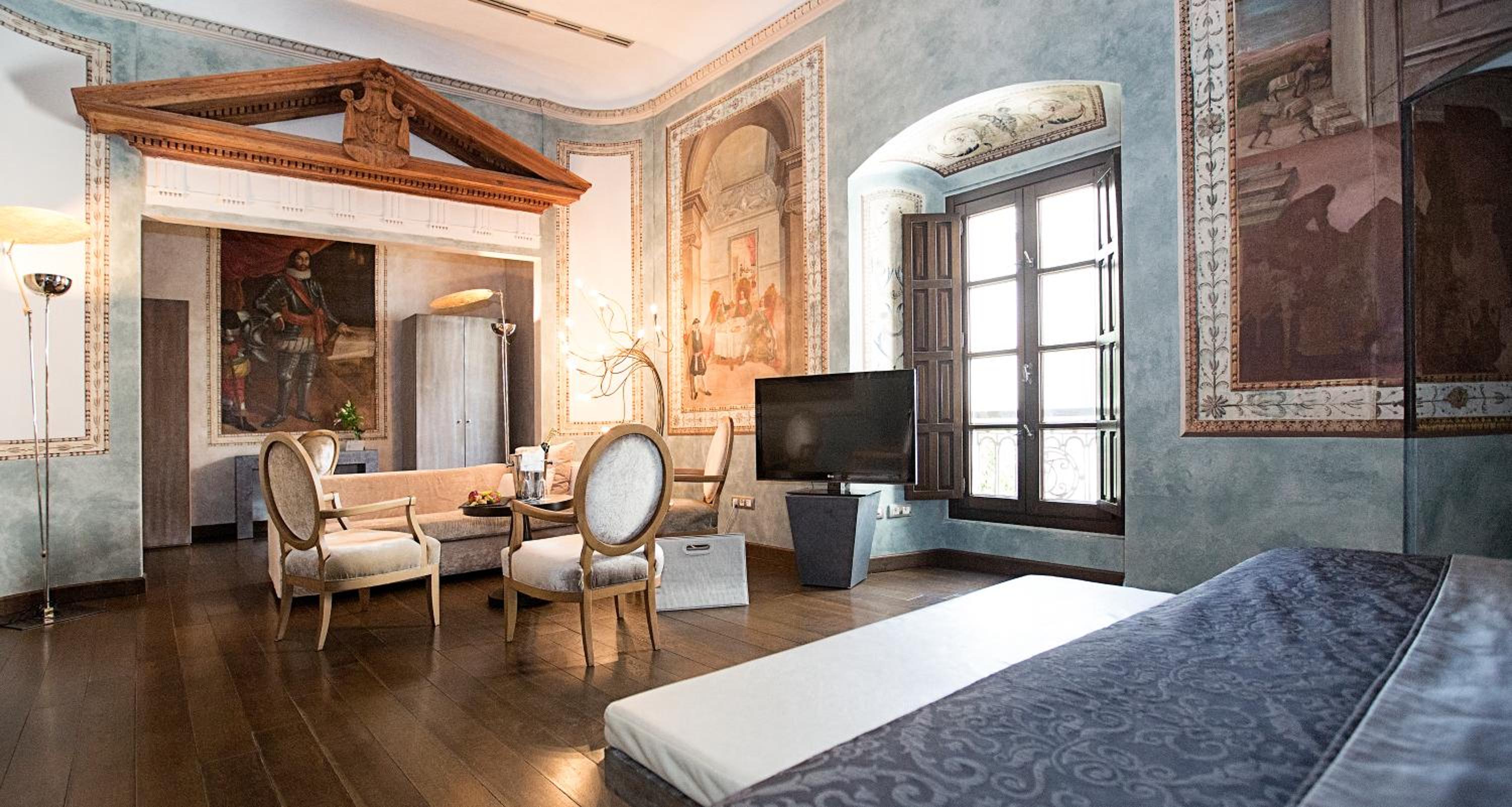 Deluxe Junior Suite - Photo 1