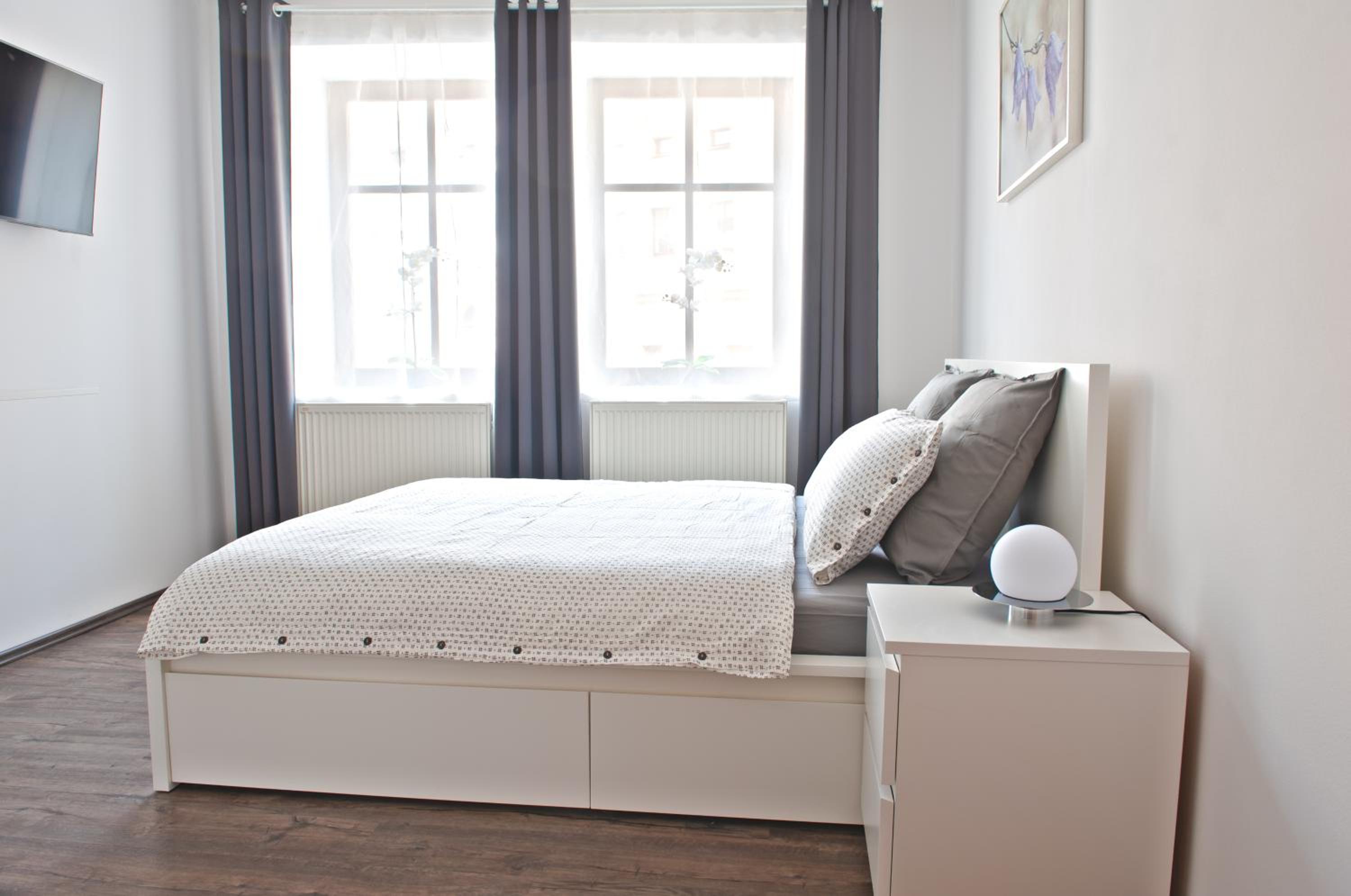 One-Bedroom Apartment photo 1