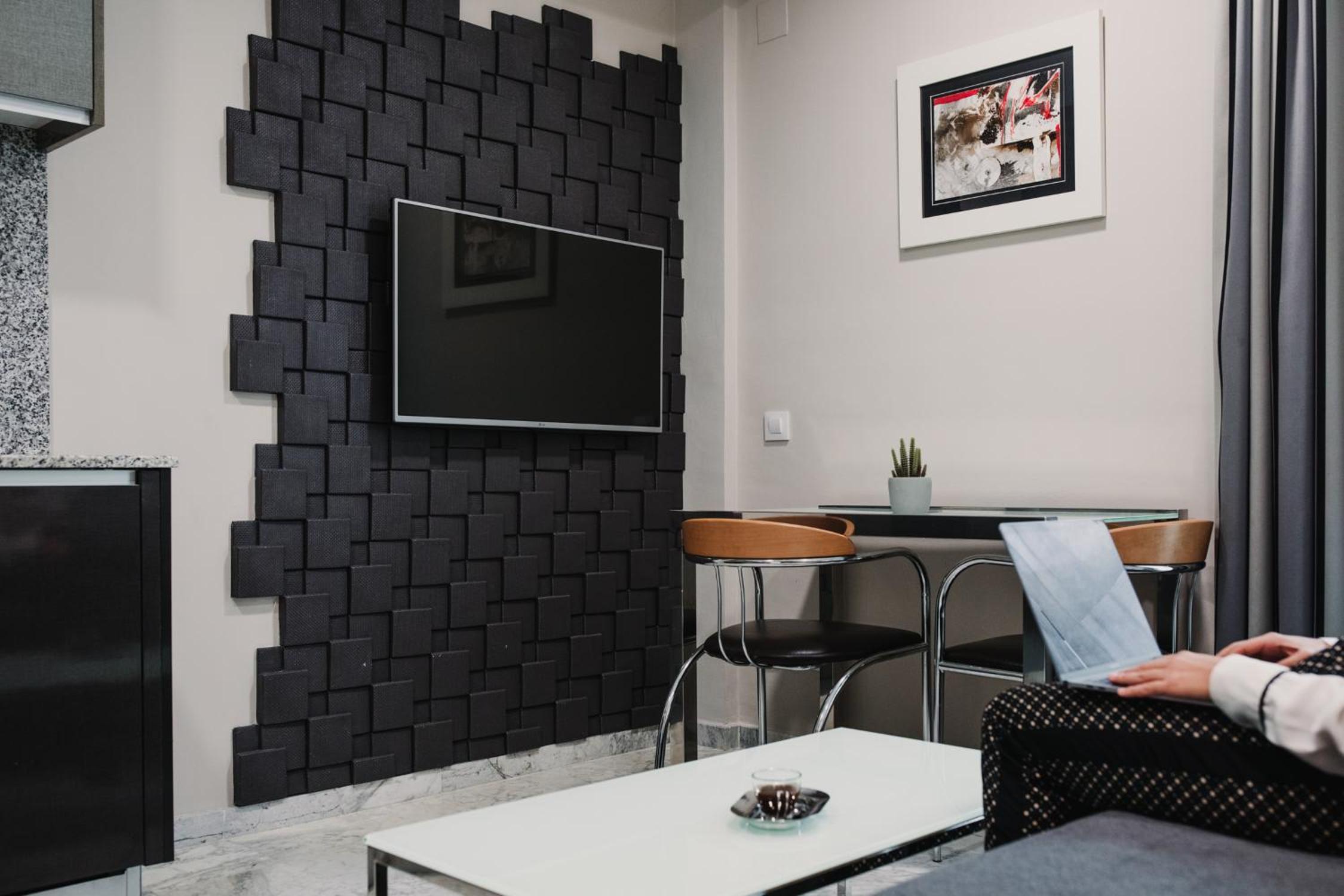 One Bedroom Apartment (2 single beds)  - Photo 2