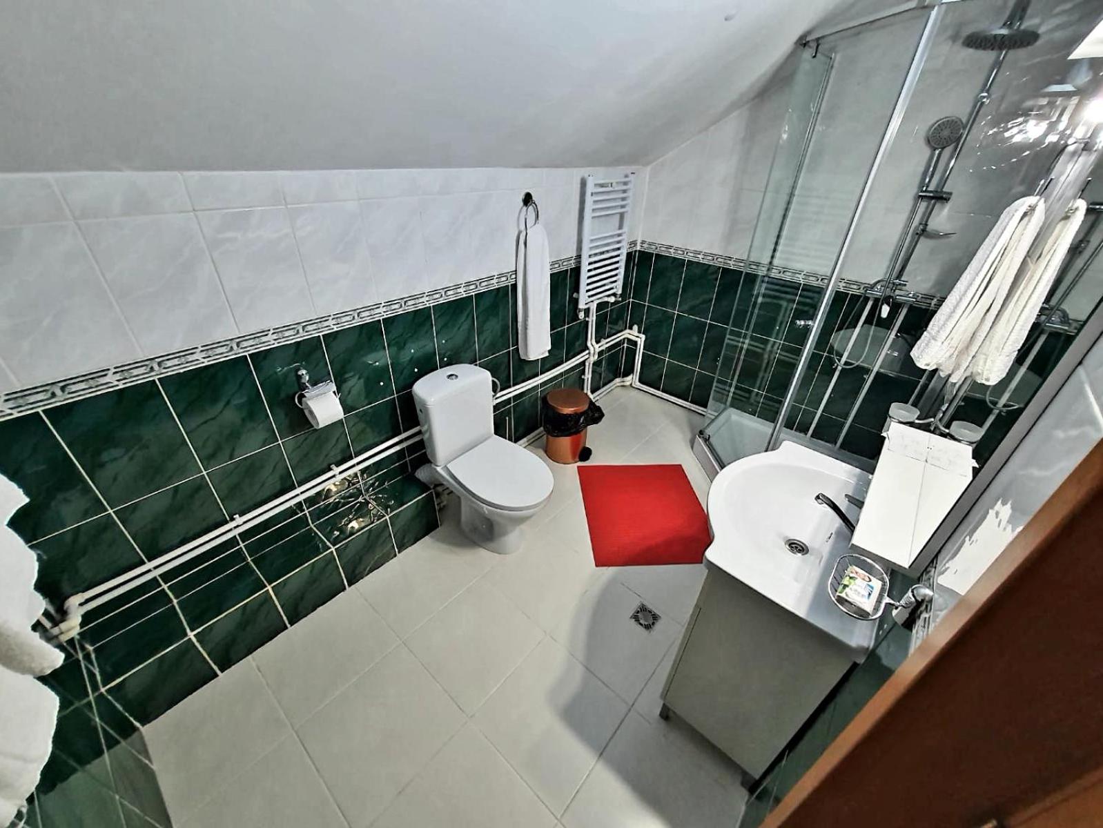 Three-Bedroom Apartment photo 2