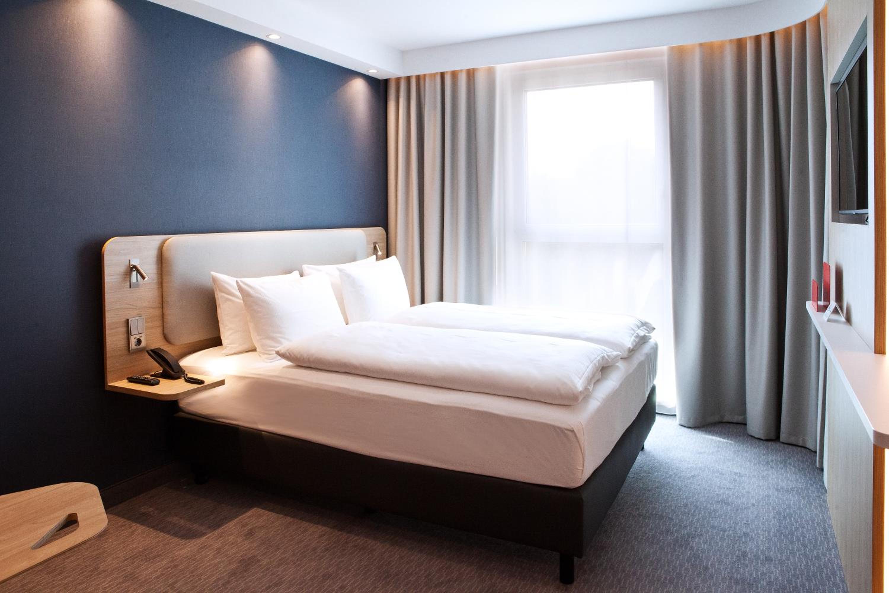 Standard Queen Room - Photo 1