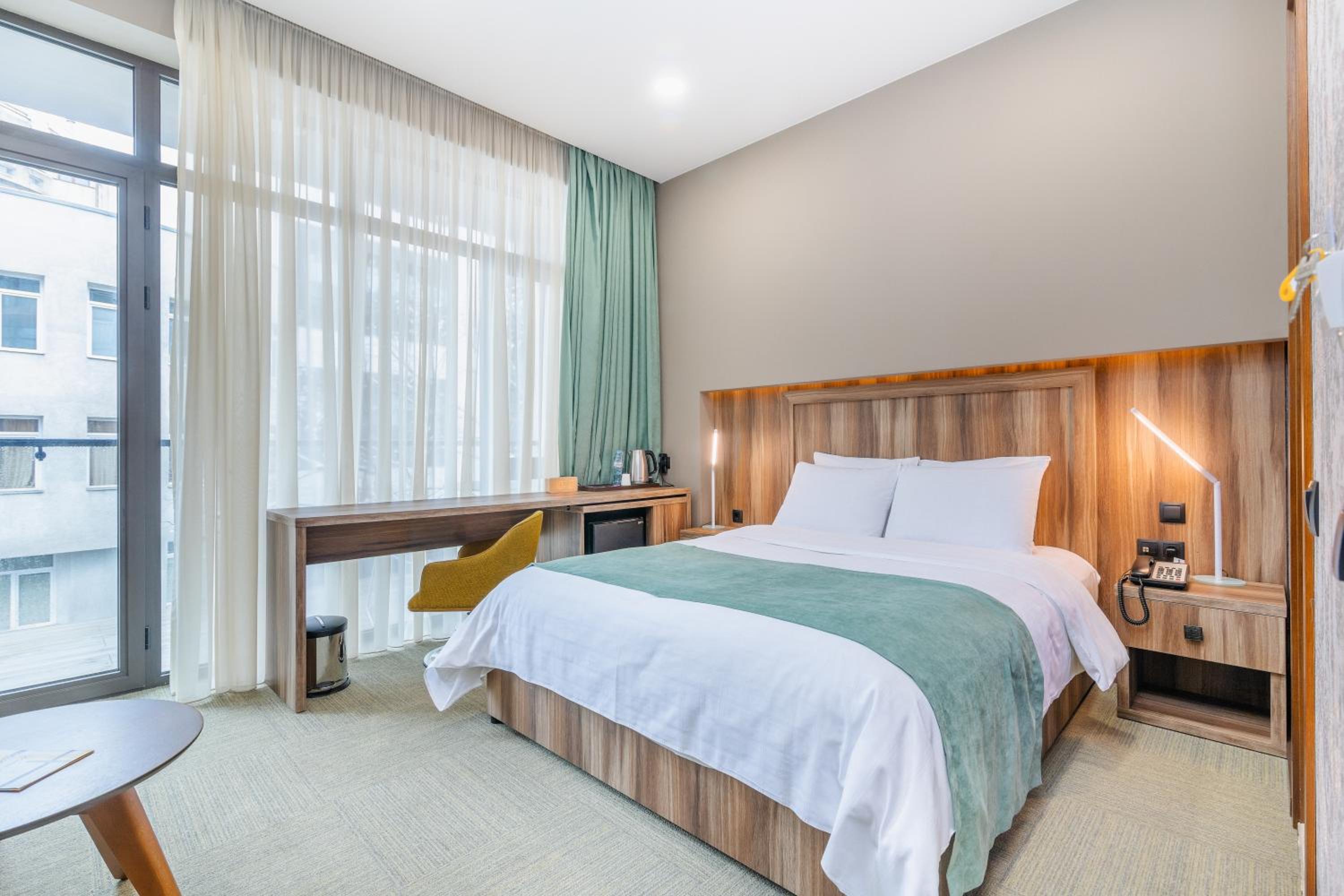 Standard Queen Room with Balcony and Street View - Non-Smoking photo 1
