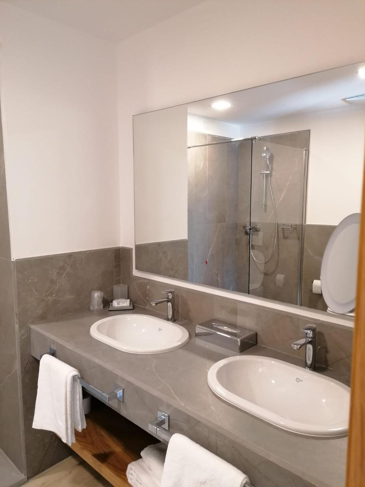 Comfort Double Room with Balcony - Photo 8