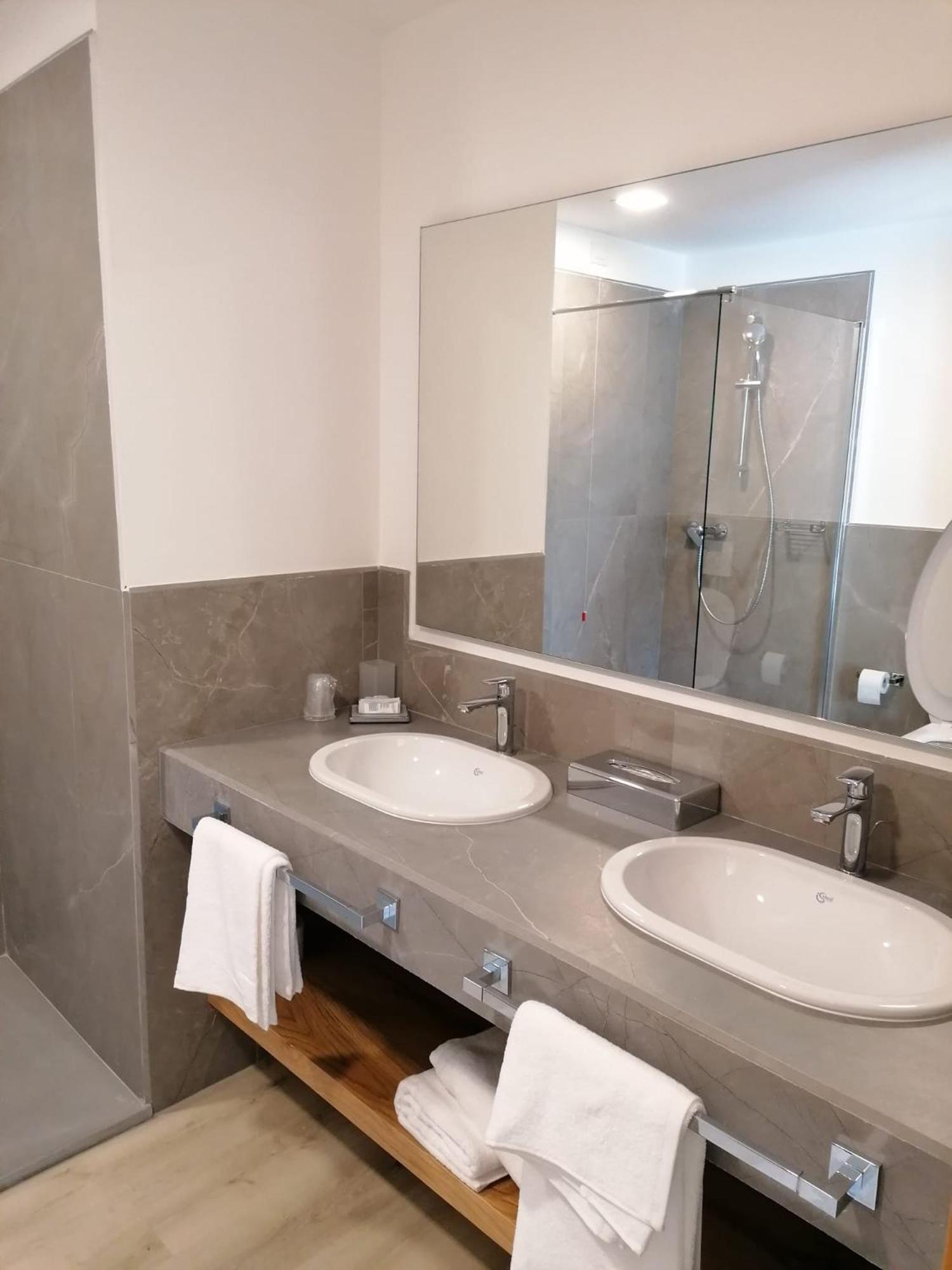 Comfort Double Room with Balcony - Photo 23