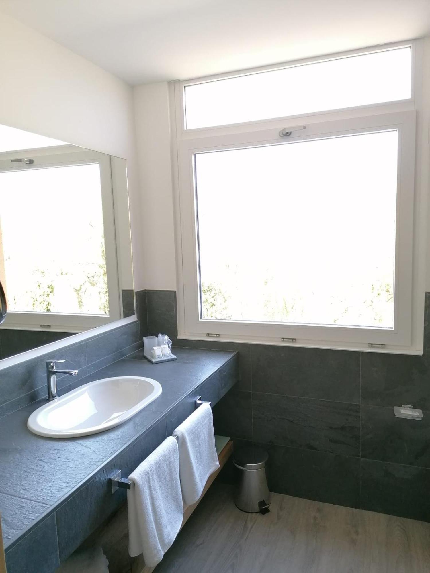 Suite with Mountain View - Photo 20