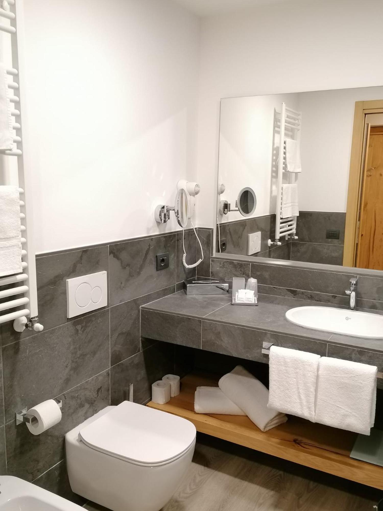 Comfort Double Room with Balcony - Photo 15
