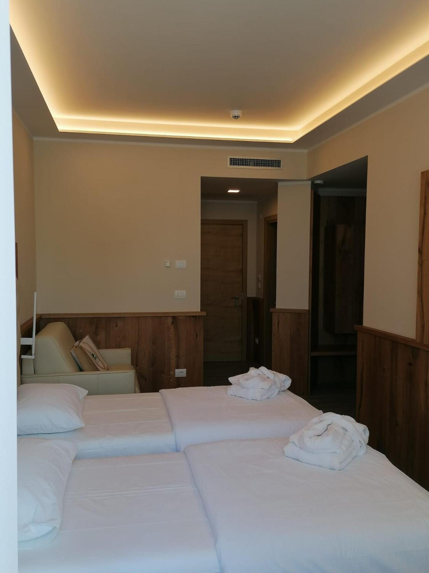 Comfort Double Room with Balcony - Photo 25