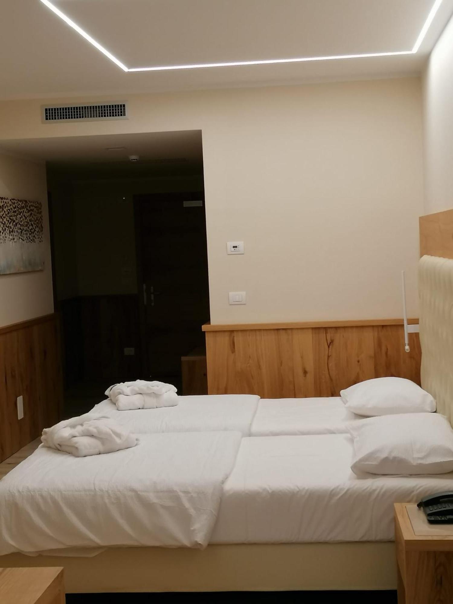 Suite with Lake View - Photo 2
