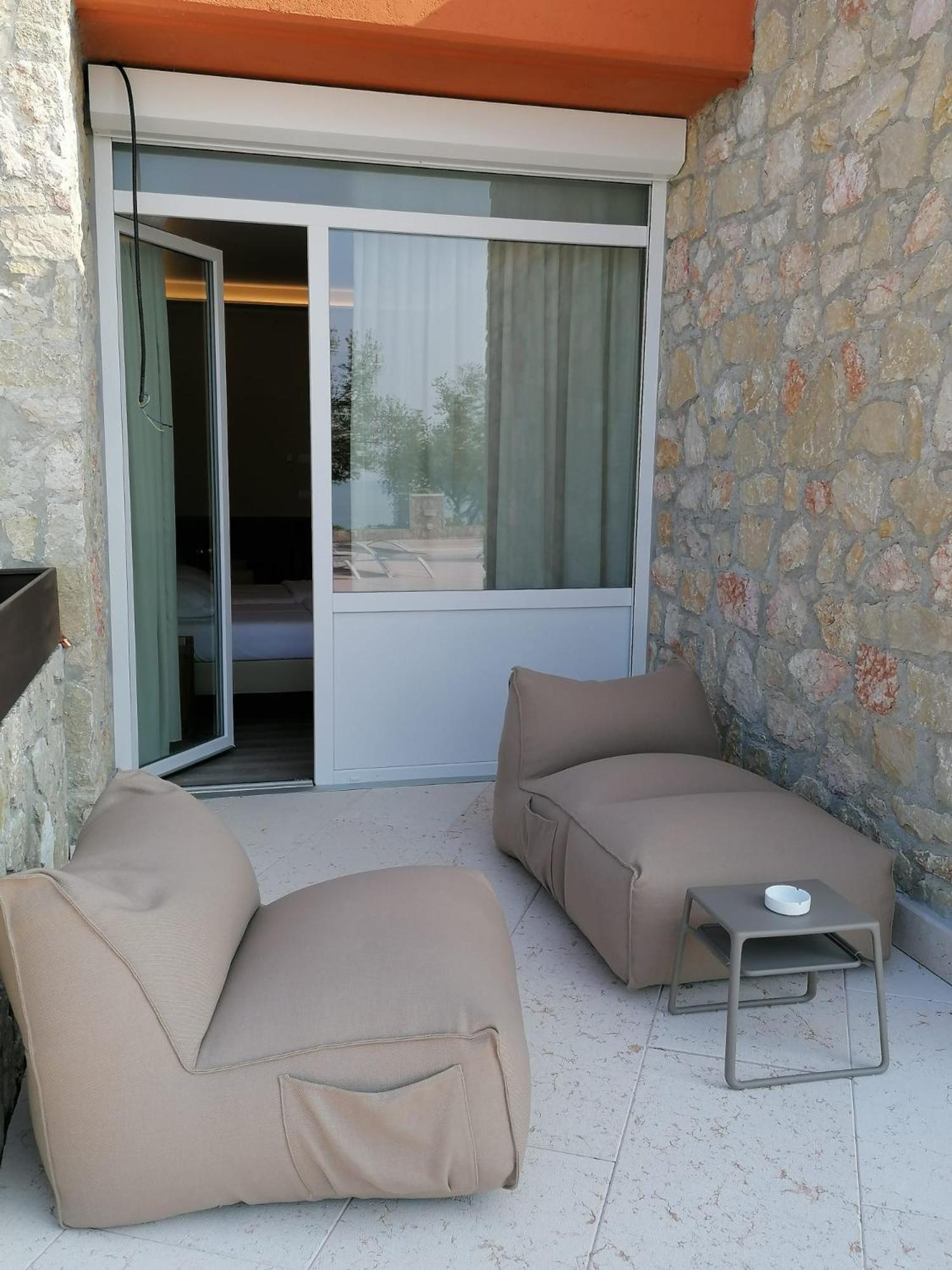 Suite with Lake View - Photo 4