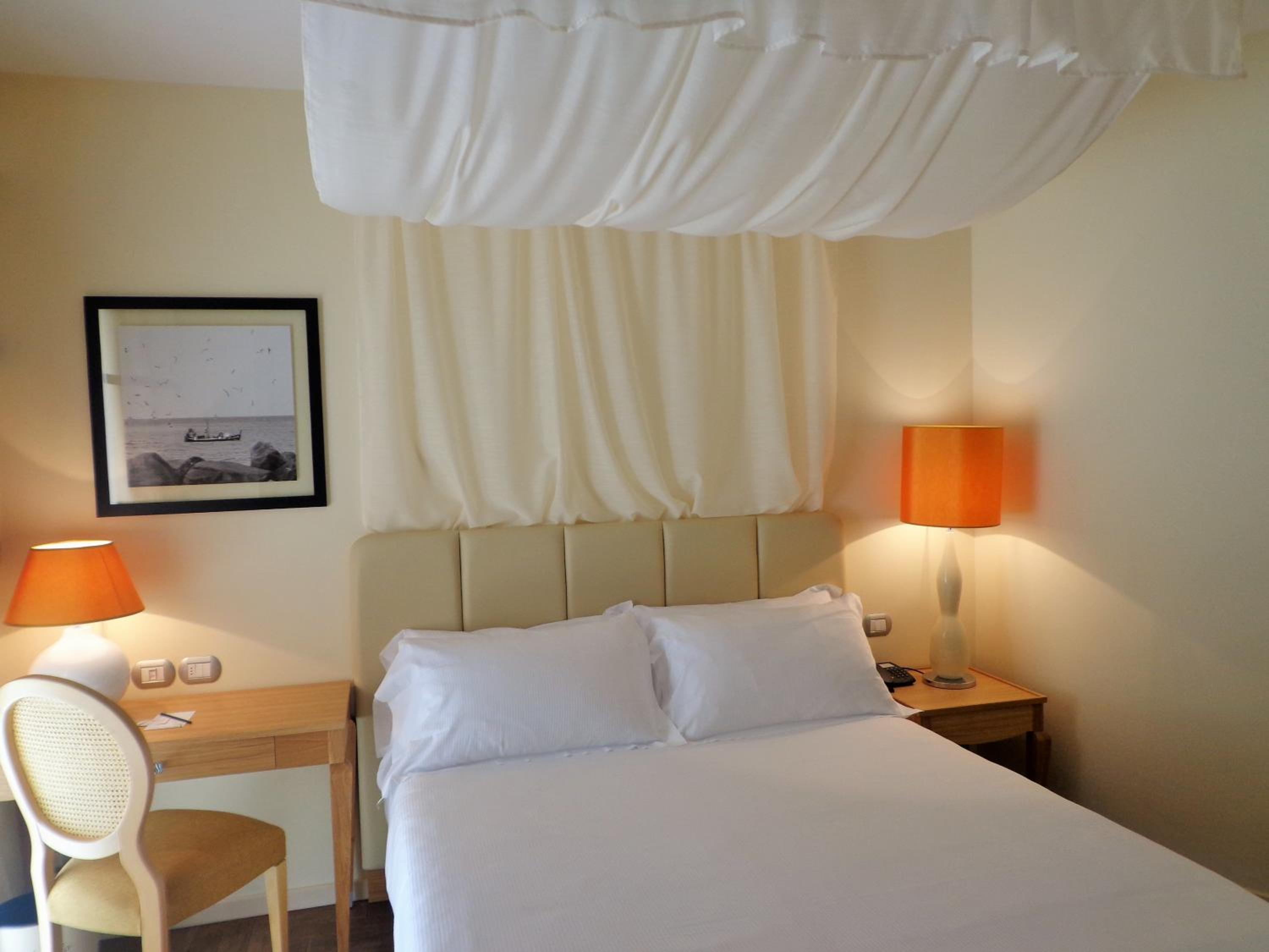 Double Room with Balcony - Photo 5