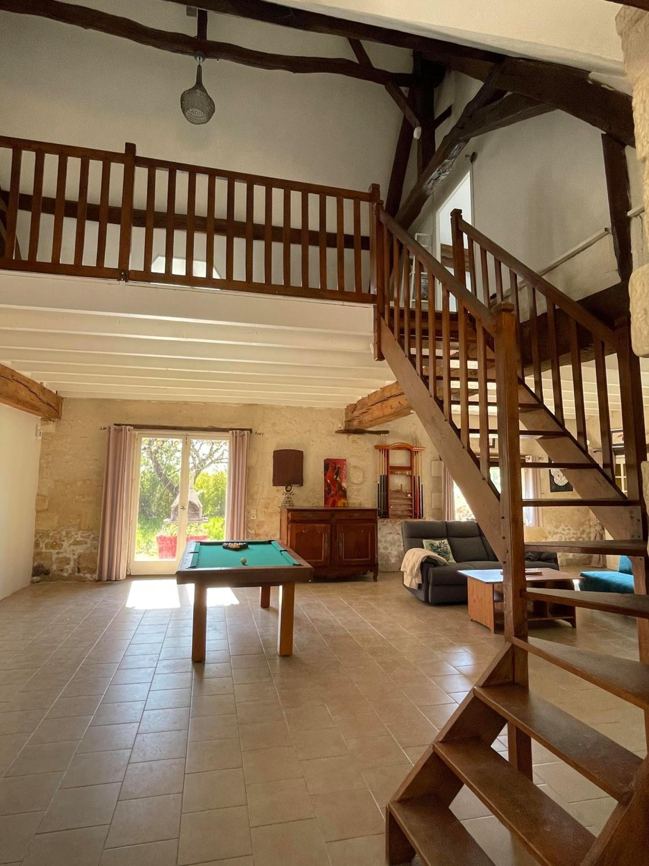 Deluxe Family Suite - Photo 4