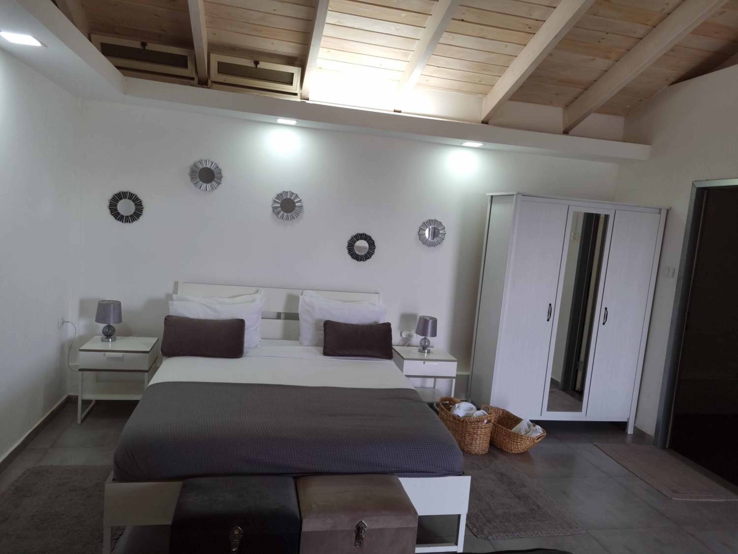 One-Bedroom Suite - Photo 3