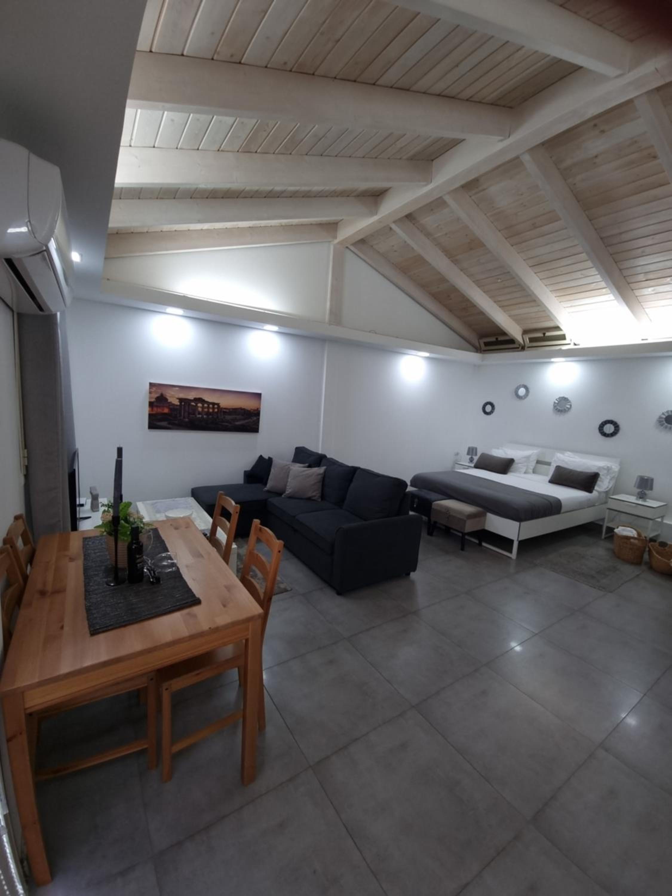 One-Bedroom Suite - Photo 4